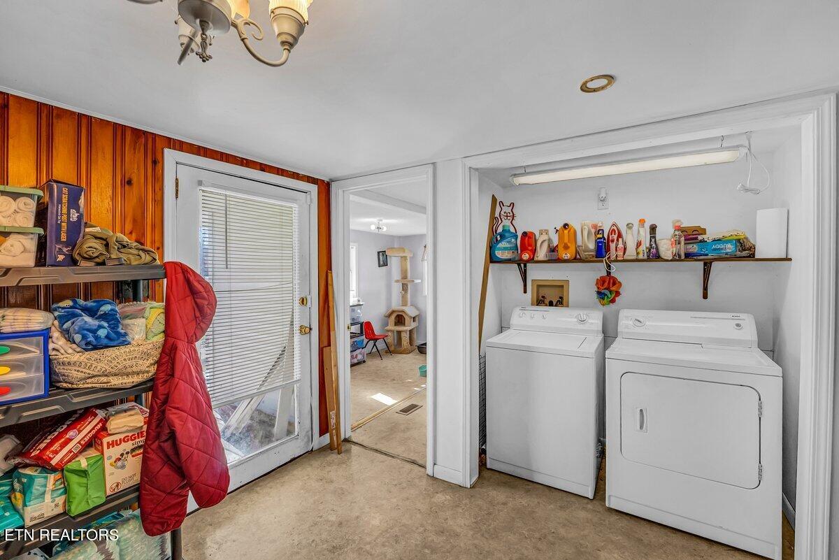 208 & 212 N Chamberlain Avenue Rockwood TN 37854