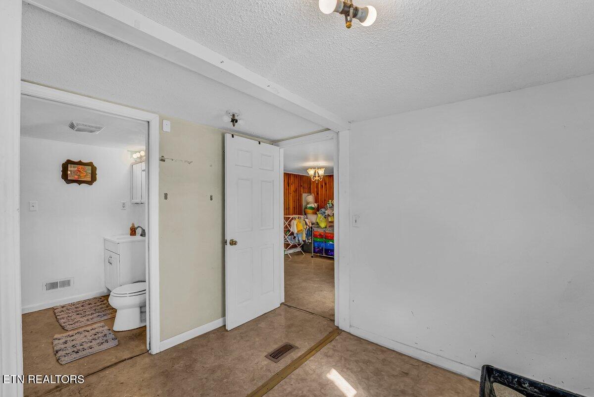 208 & 212 N Chamberlain Avenue Rockwood TN 37854