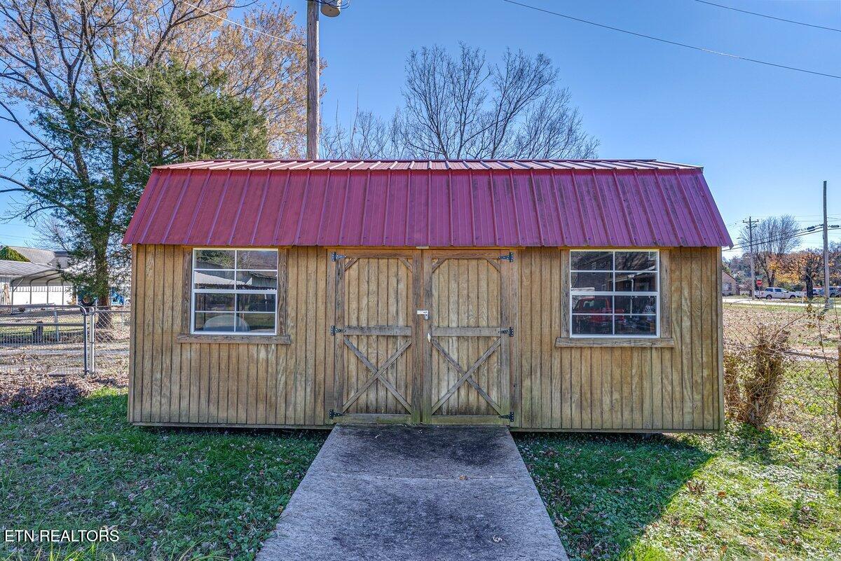 208 & 212 N Chamberlain Avenue Rockwood TN 37854