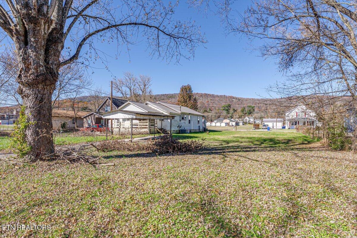 208 & 212 N Chamberlain Avenue Rockwood TN 37854