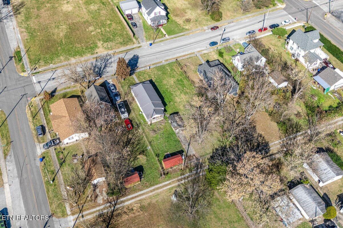 208 & 212 N Chamberlain Avenue Rockwood TN 37854
