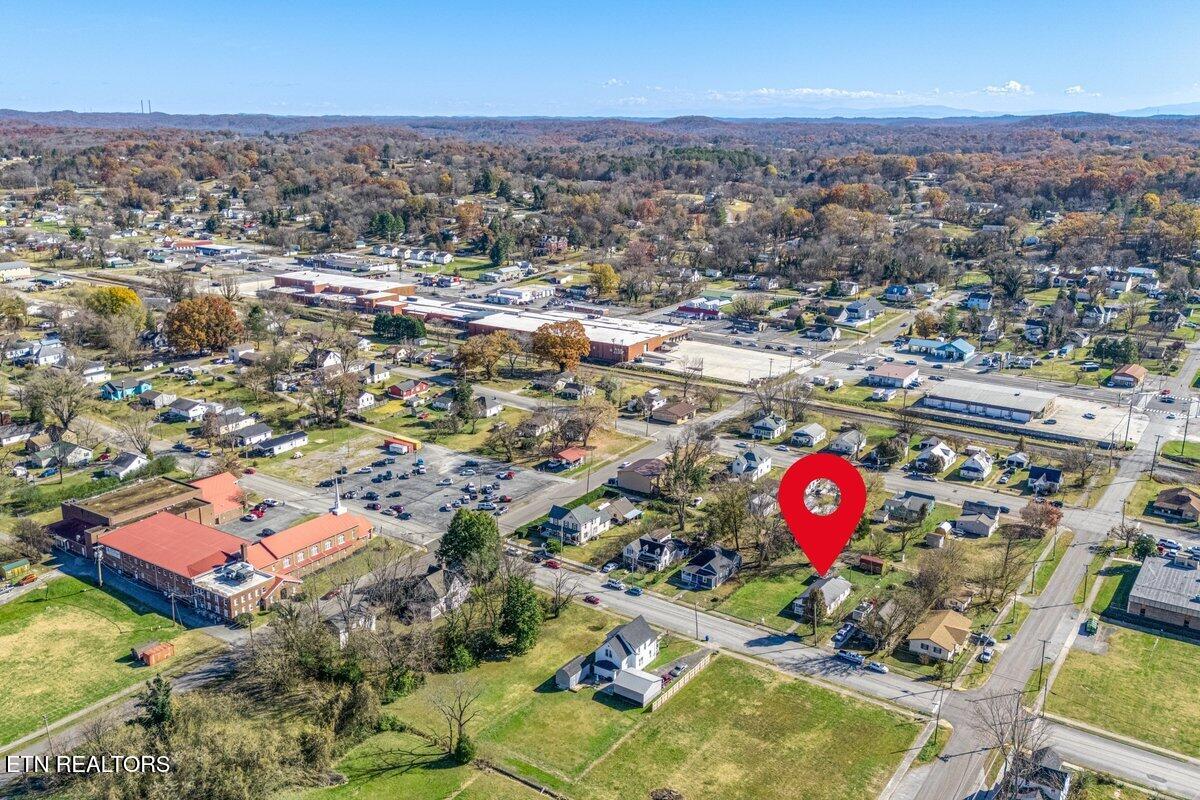 208 & 212 N Chamberlain Avenue Rockwood TN 37854