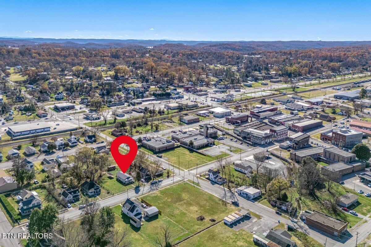 208 & 212 N Chamberlain Avenue Rockwood TN 37854