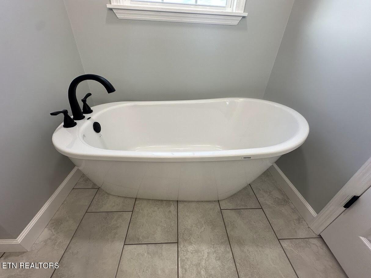 204 Meadow Lane Madisonville TN 37354