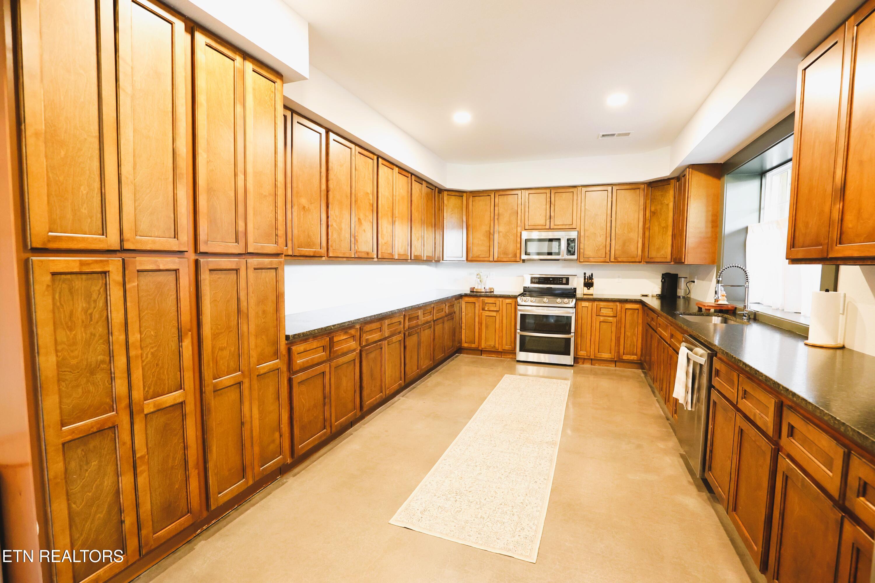 2829 Spruce Hill Road Louisville TN 37777