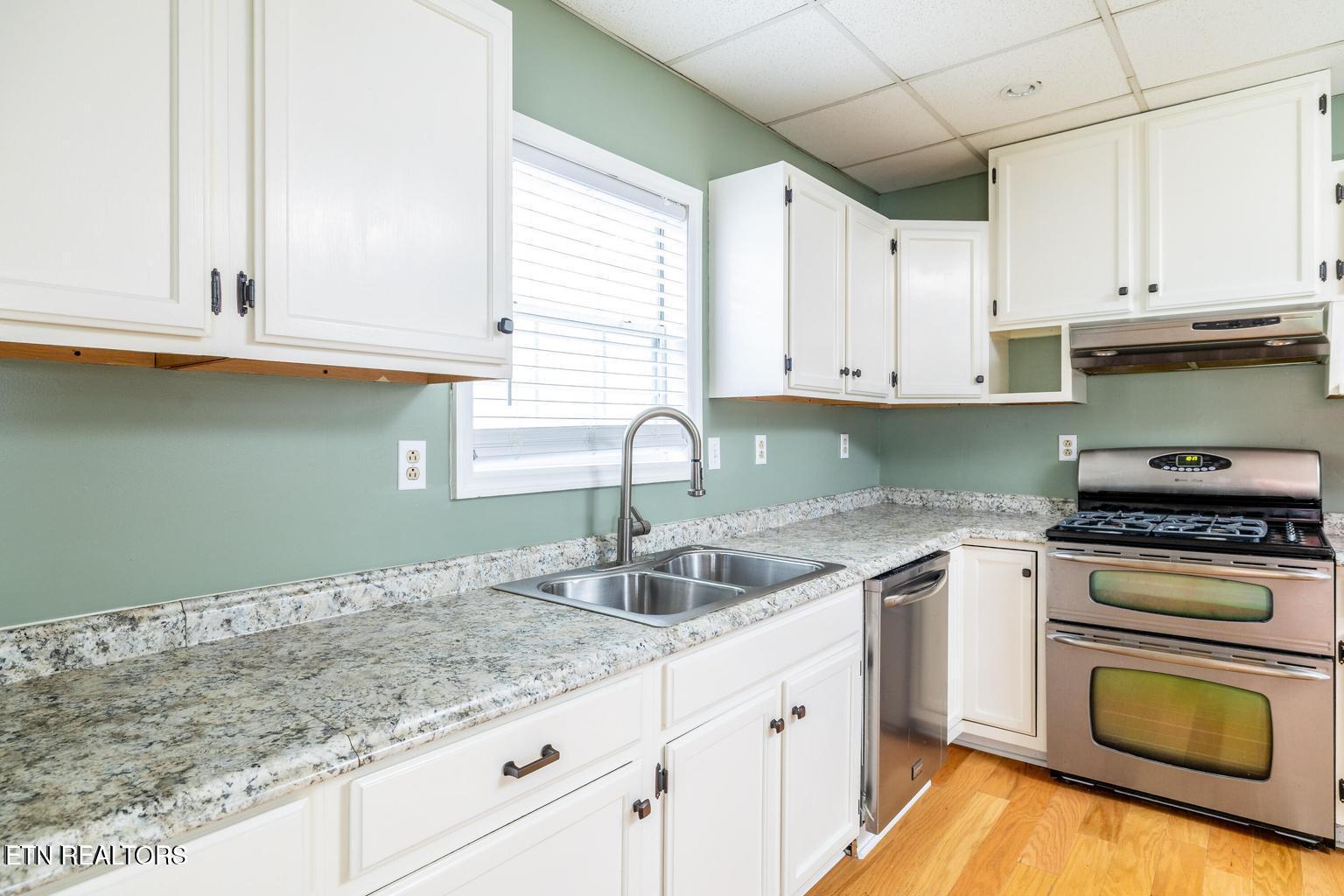 409 W 5th Avenue Lenoir City TN 37771