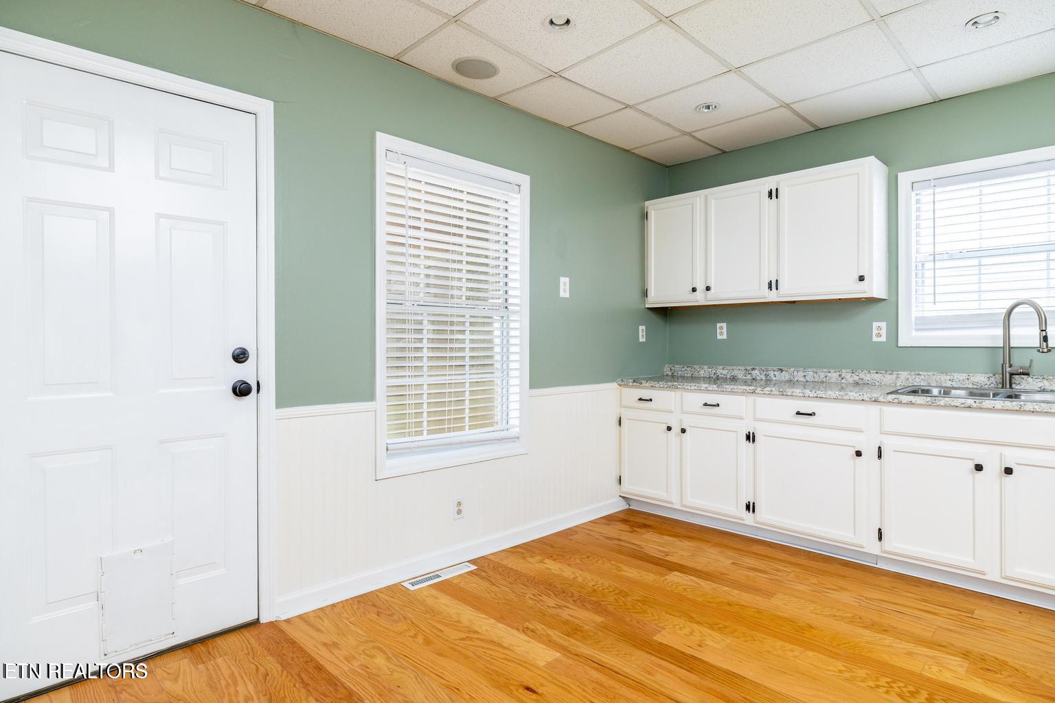 409 W 5th Avenue Lenoir City TN 37771