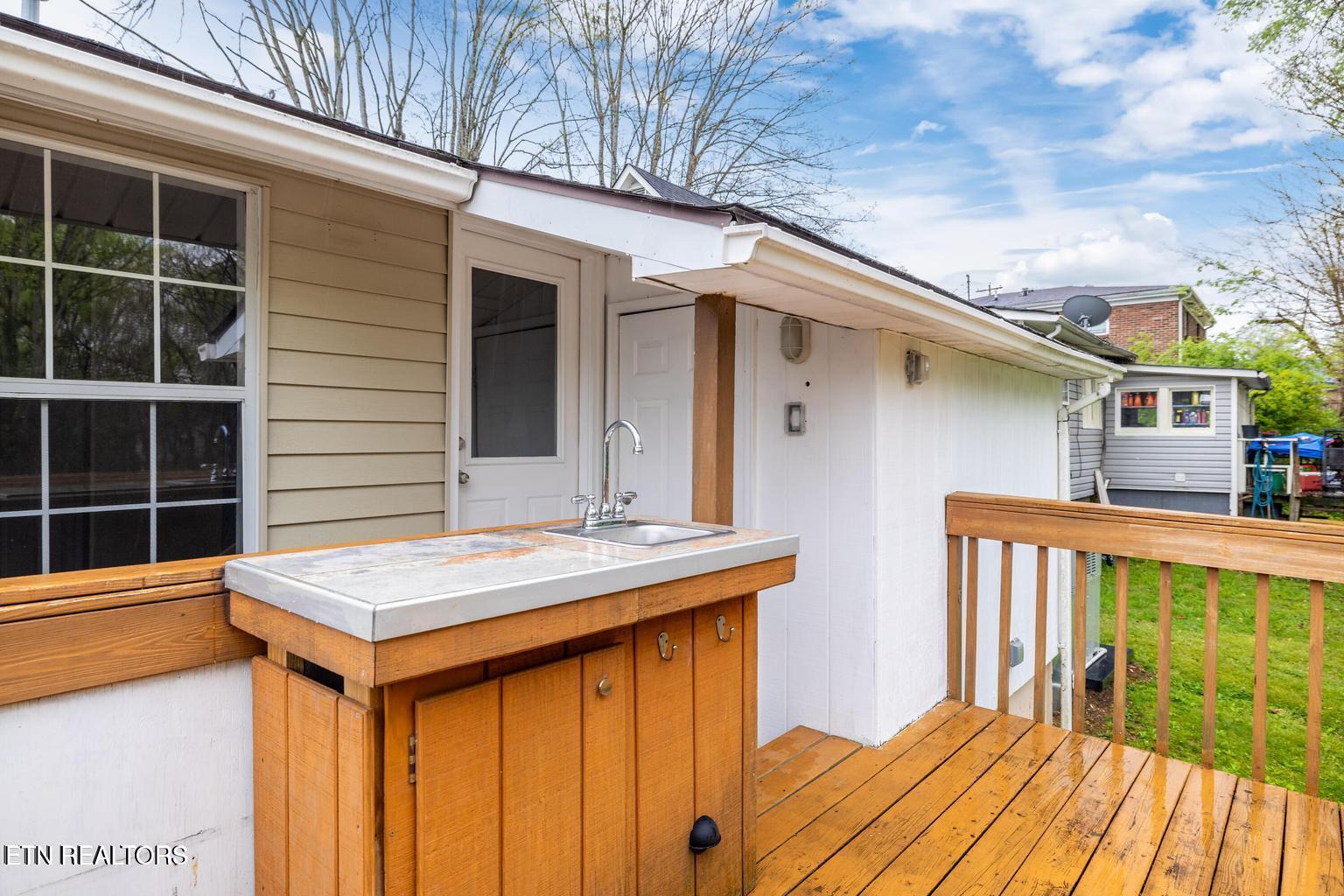 409 W 5th Avenue Lenoir City TN 37771