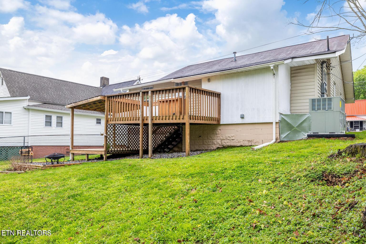 409 W 5th Avenue Lenoir City TN 37771