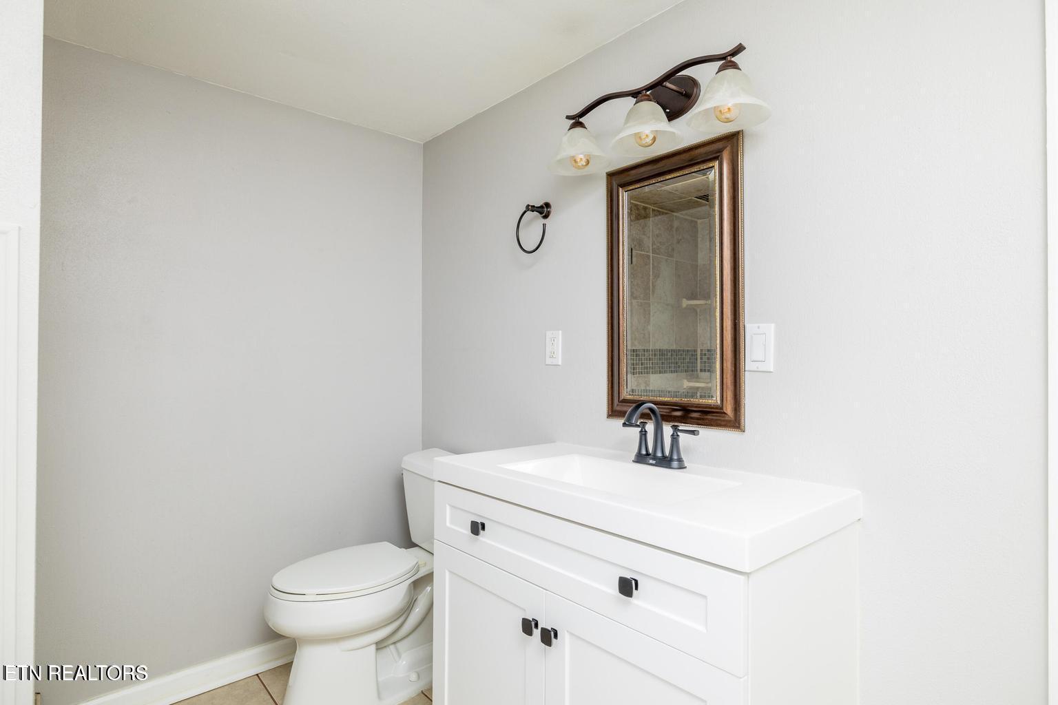 409 W 5th Avenue Lenoir City TN 37771