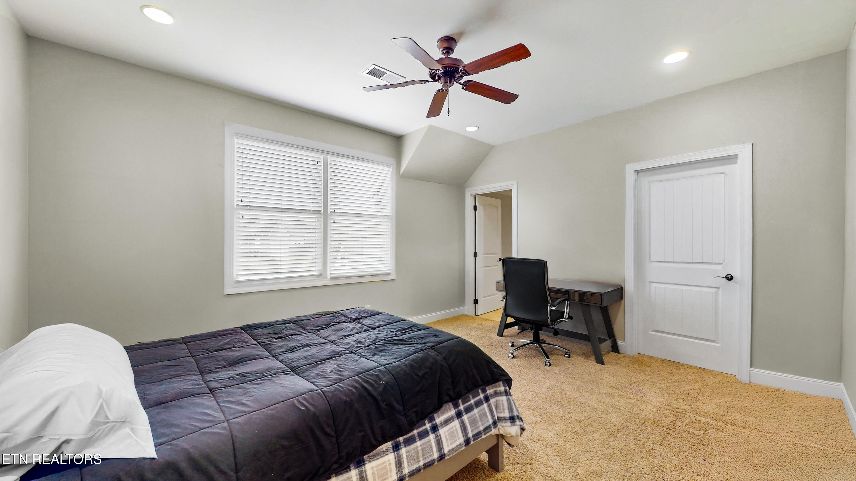 3713 Edgewater Way Louisville TN 37777