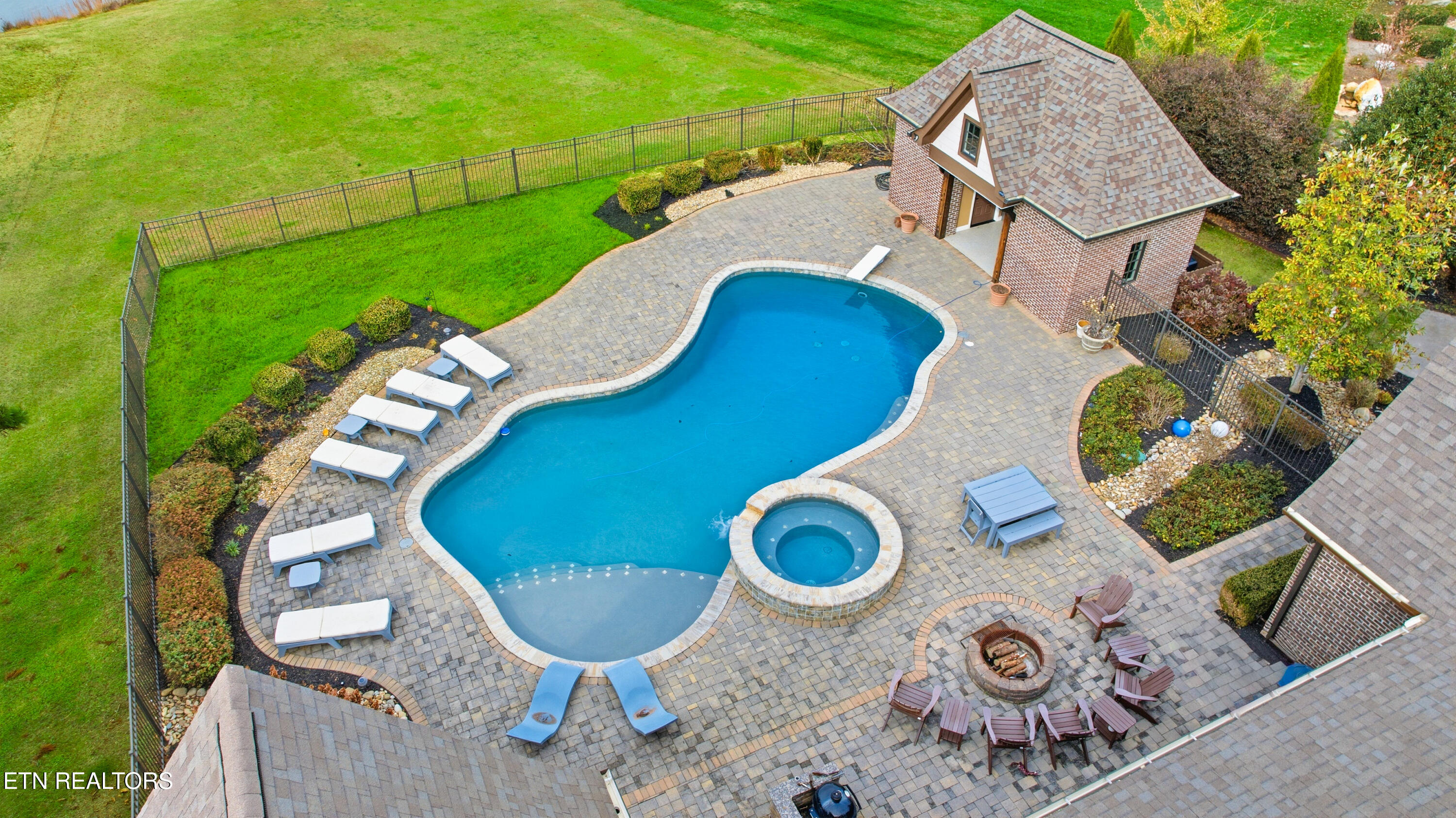3713 Edgewater Way Louisville TN 37777