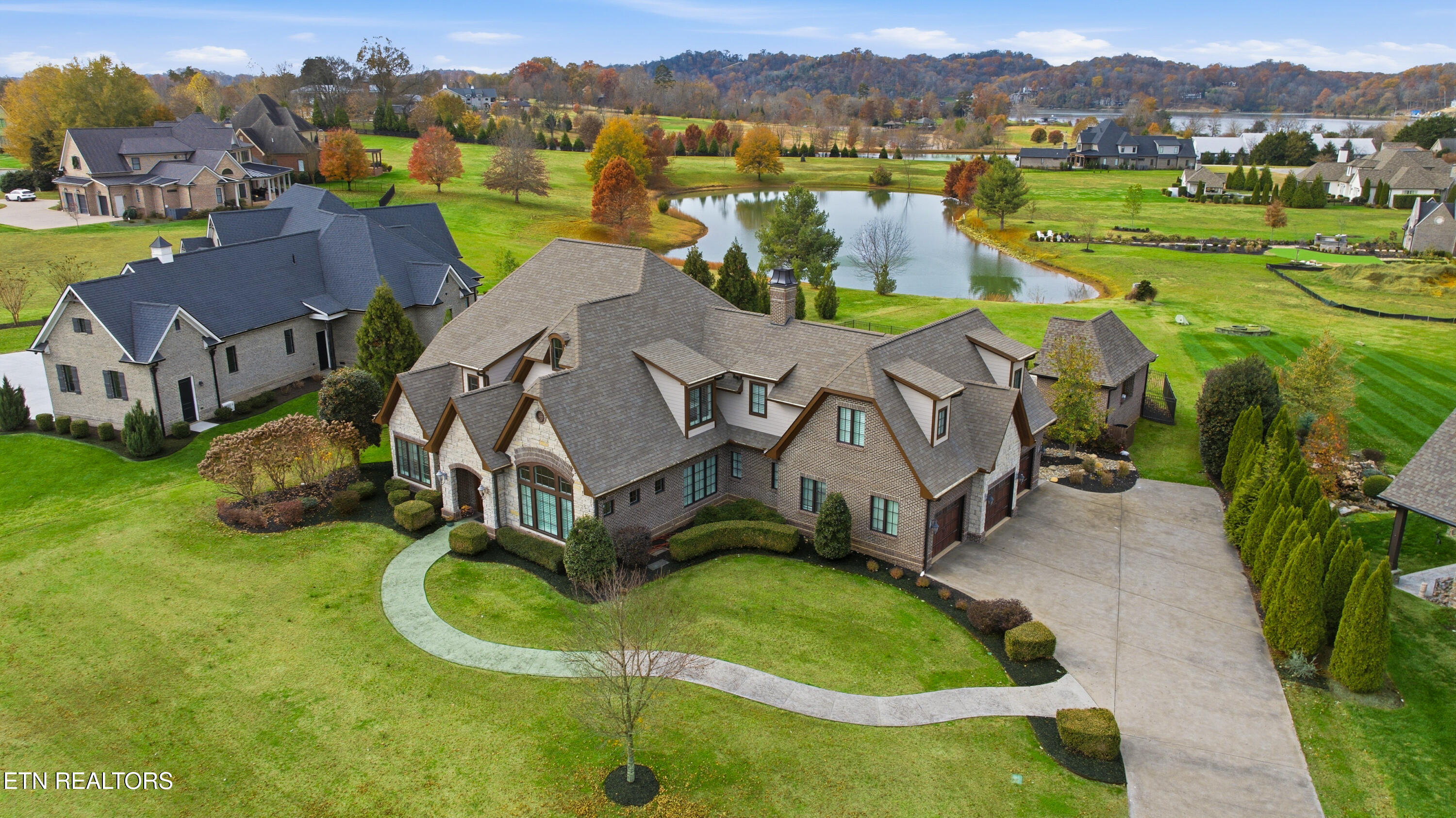 3713 Edgewater Way Louisville TN 37777
