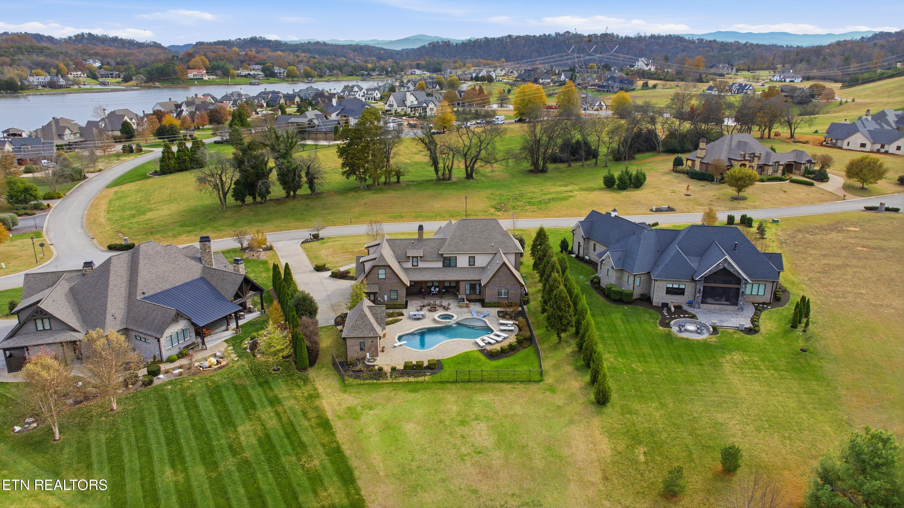 3713 Edgewater Way Louisville TN 37777