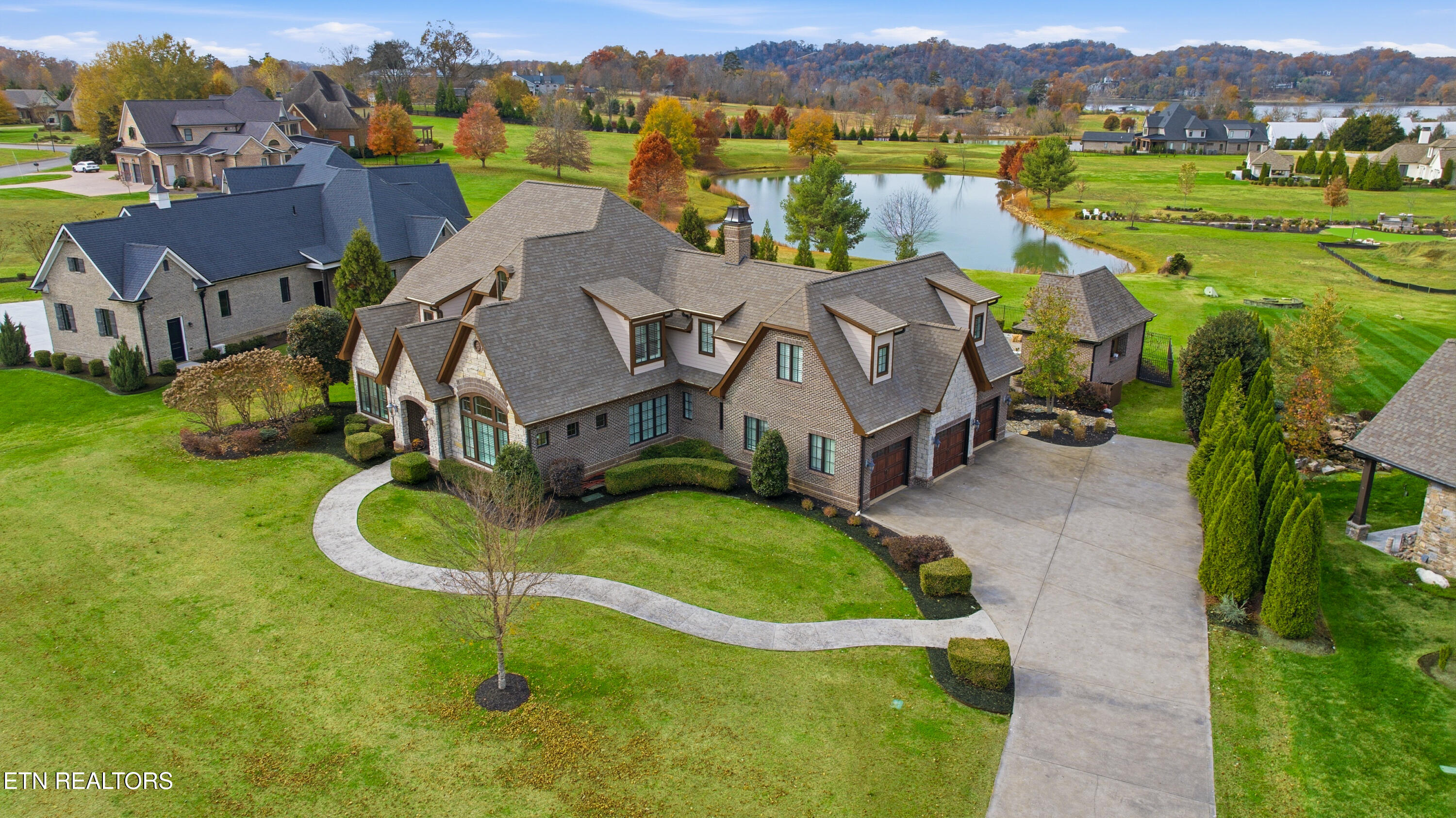 3713 Edgewater Way Louisville TN 37777