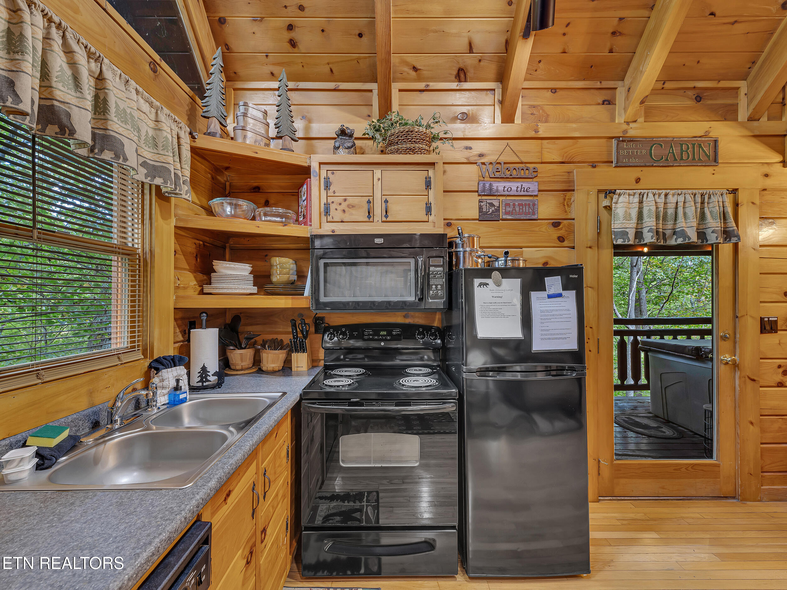 1906 Buckeye View Way Sevierville TN 37876