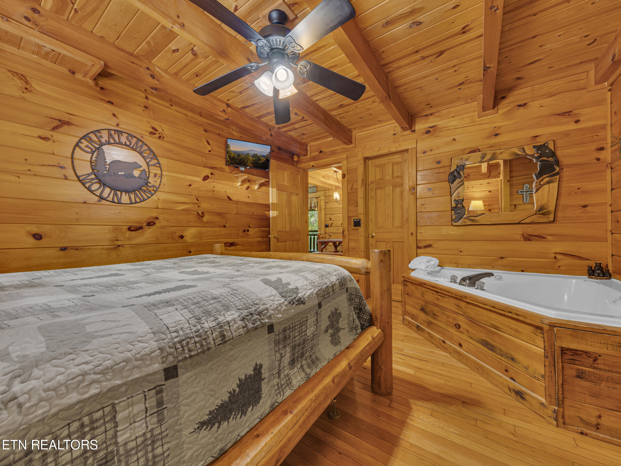 1906 Buckeye View Way Sevierville TN 37876