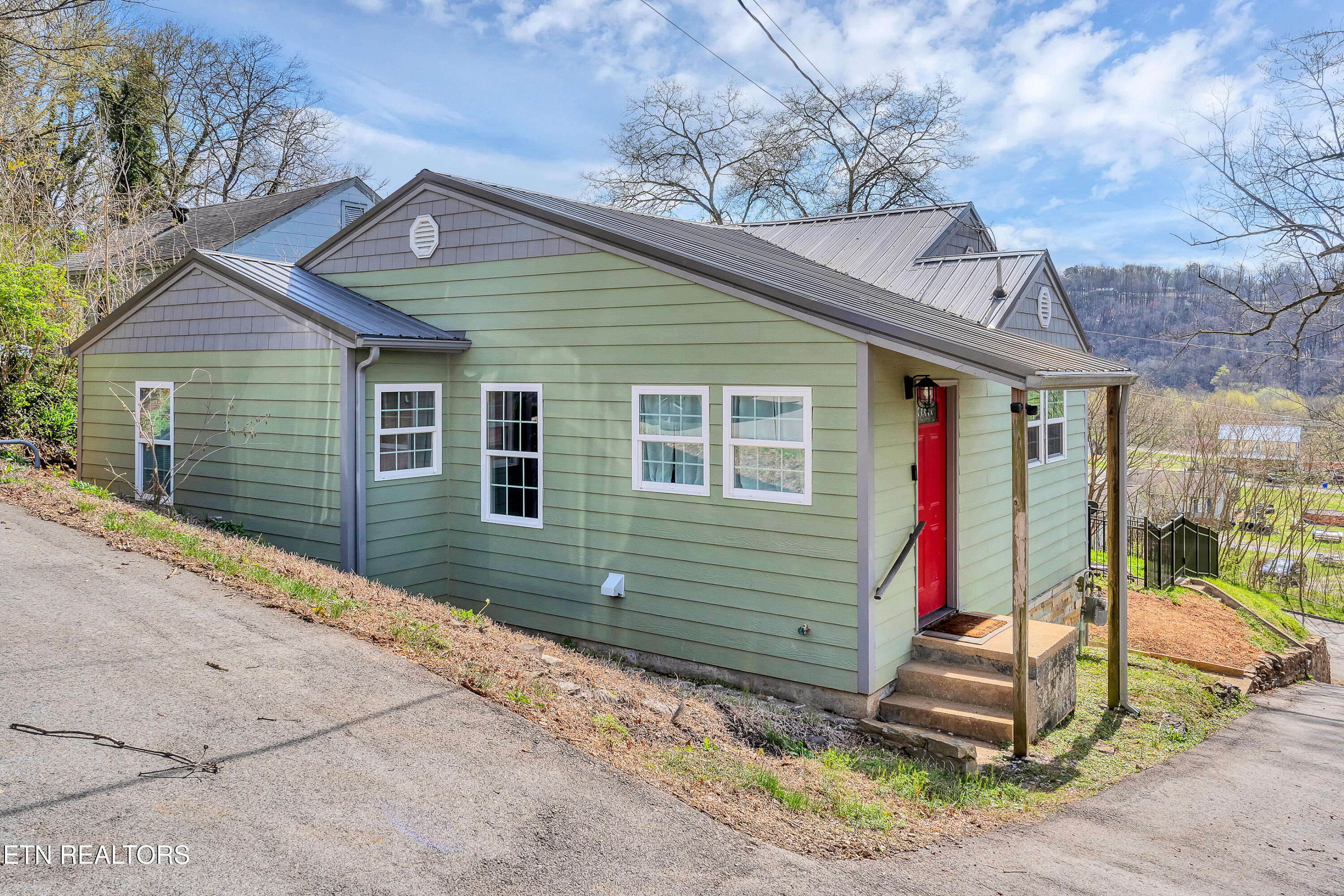 425 Sewanee Street Harriman TN 37748
