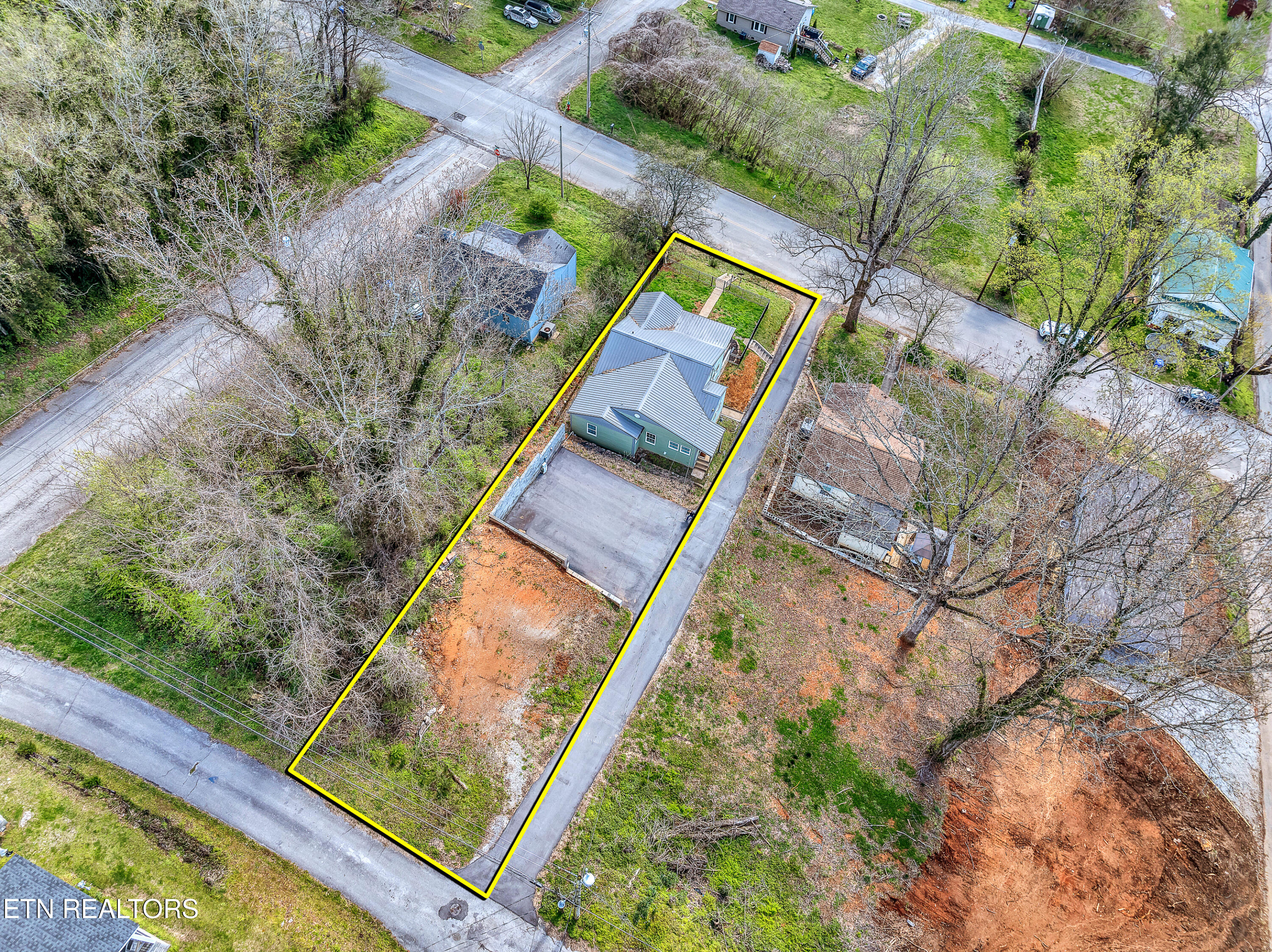 425 Sewanee Street Harriman TN 37748