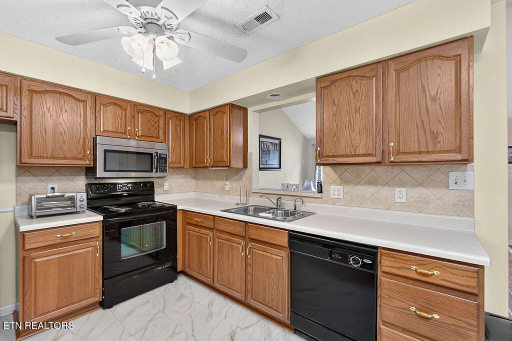 8033 Stablegate Way Powell TN 37849