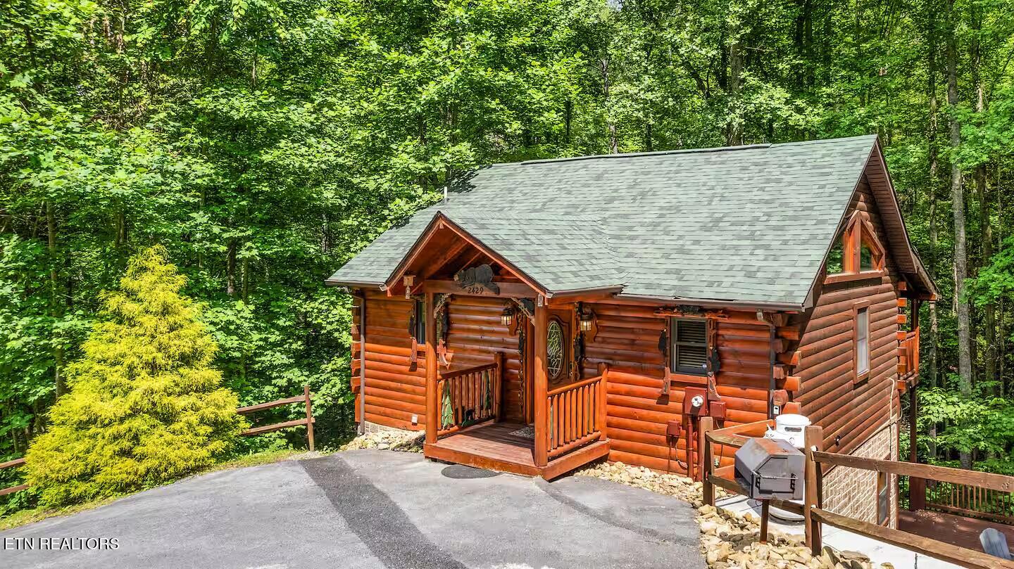 2429 Shady Creek Way Sevierville TN 37862