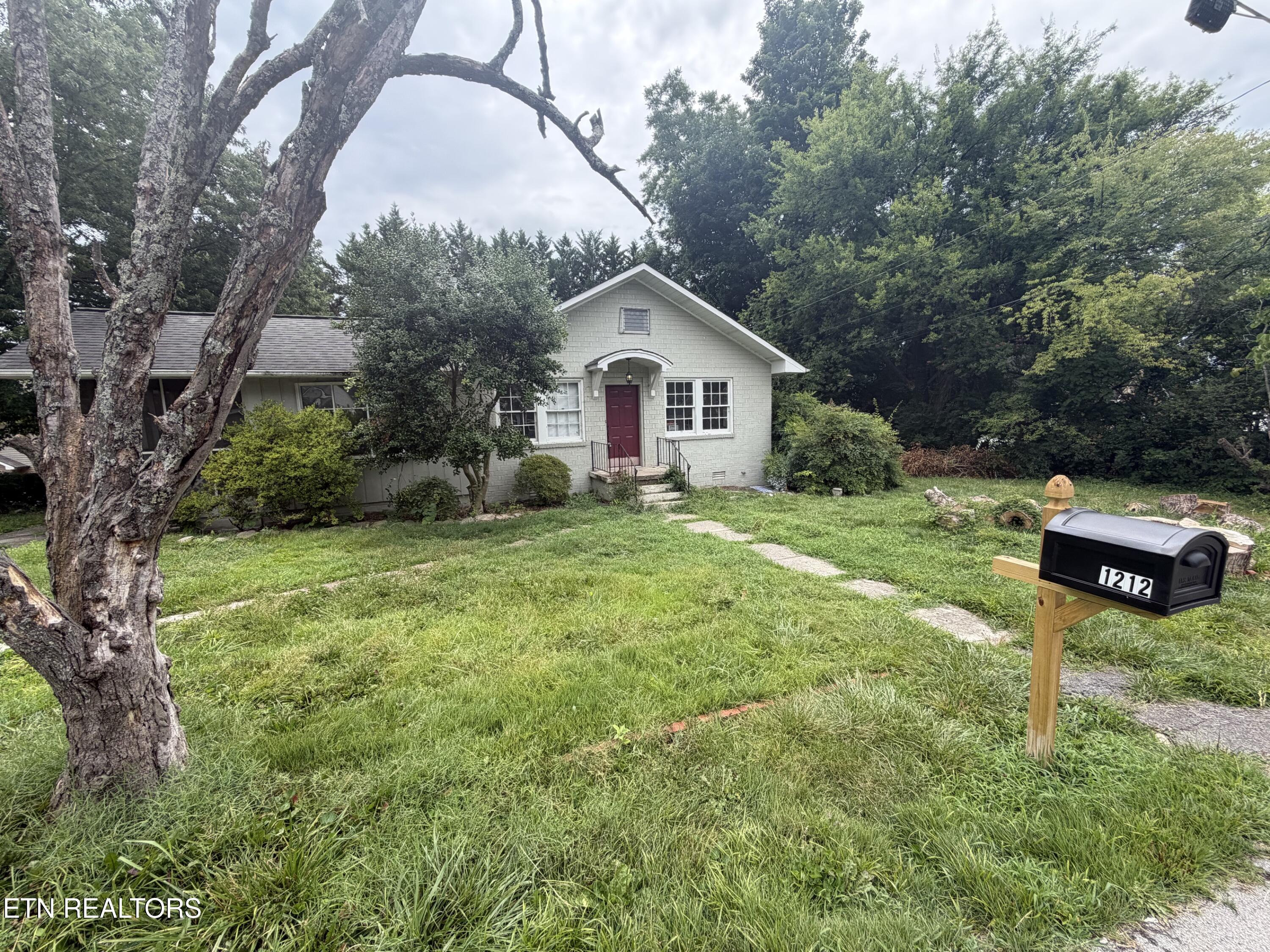 1212 Woodlawn Avenue Maryville TN 37804