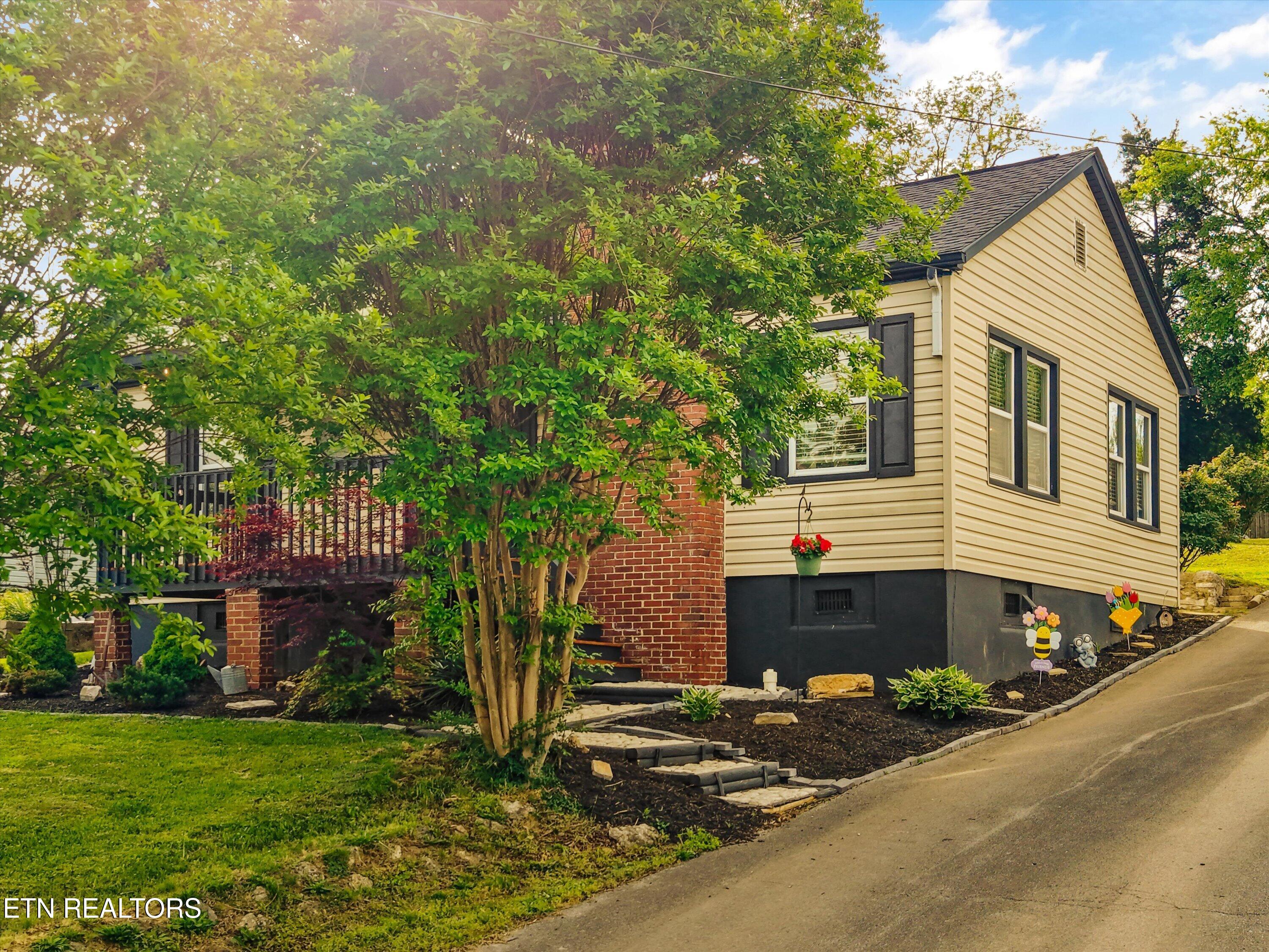 2704 Forestdale Avenue Knoxville TN 37917