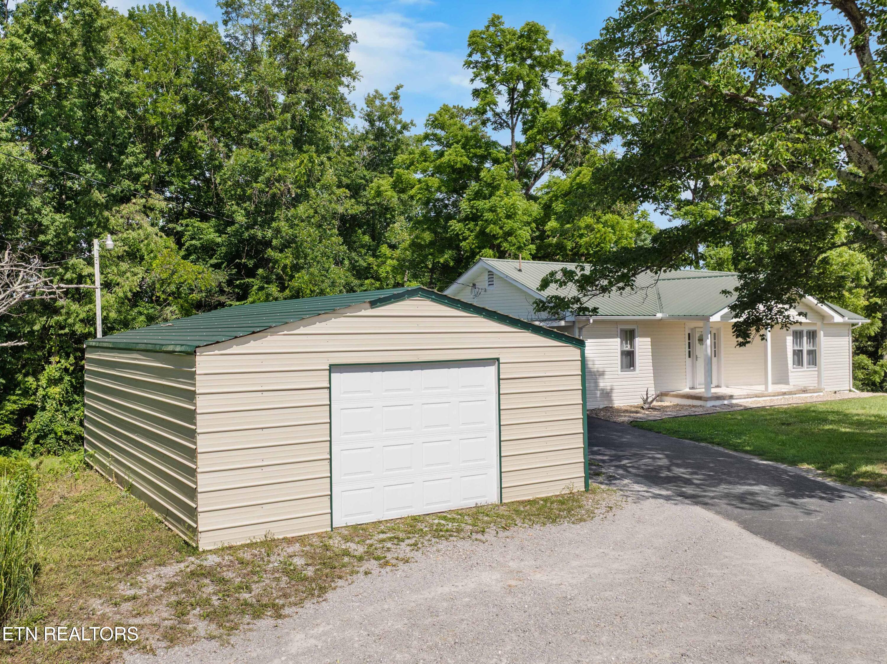 2473 Long Hollow Road Lafollette TN 37766