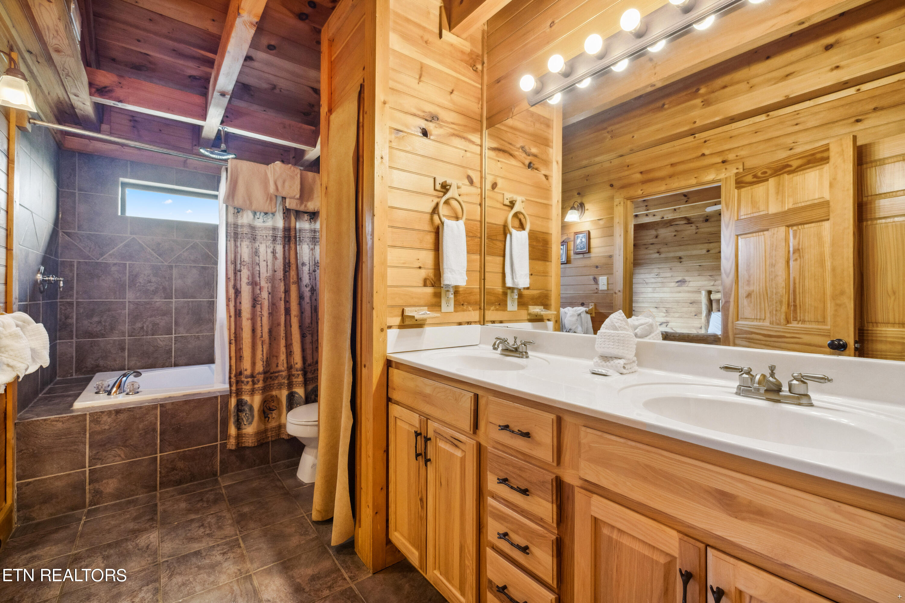 1424 Rocky Top Way Townsend TN 37882