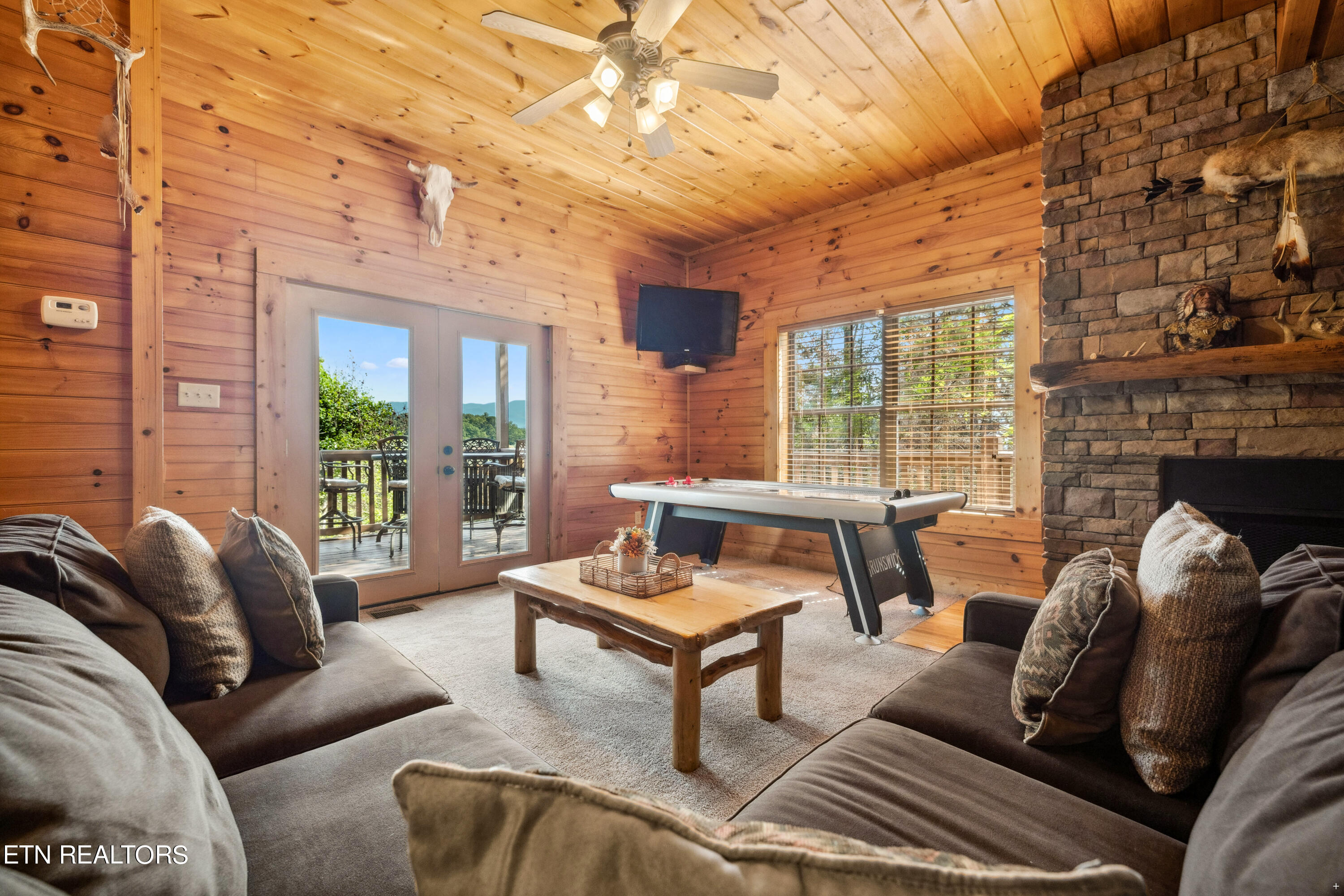 1424 Rocky Top Way Townsend TN 37882