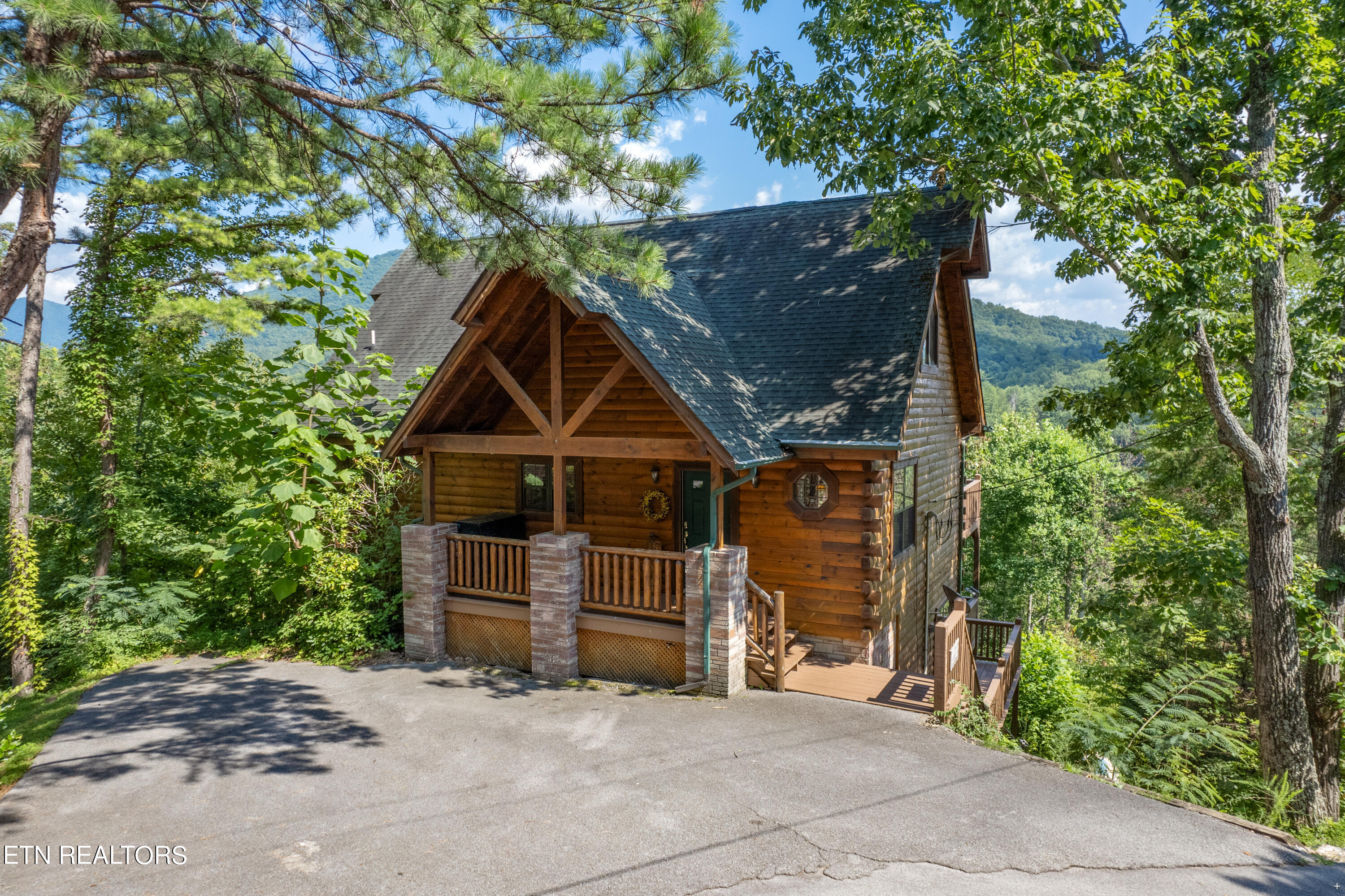 1424 Rocky Top Way Townsend TN 37882