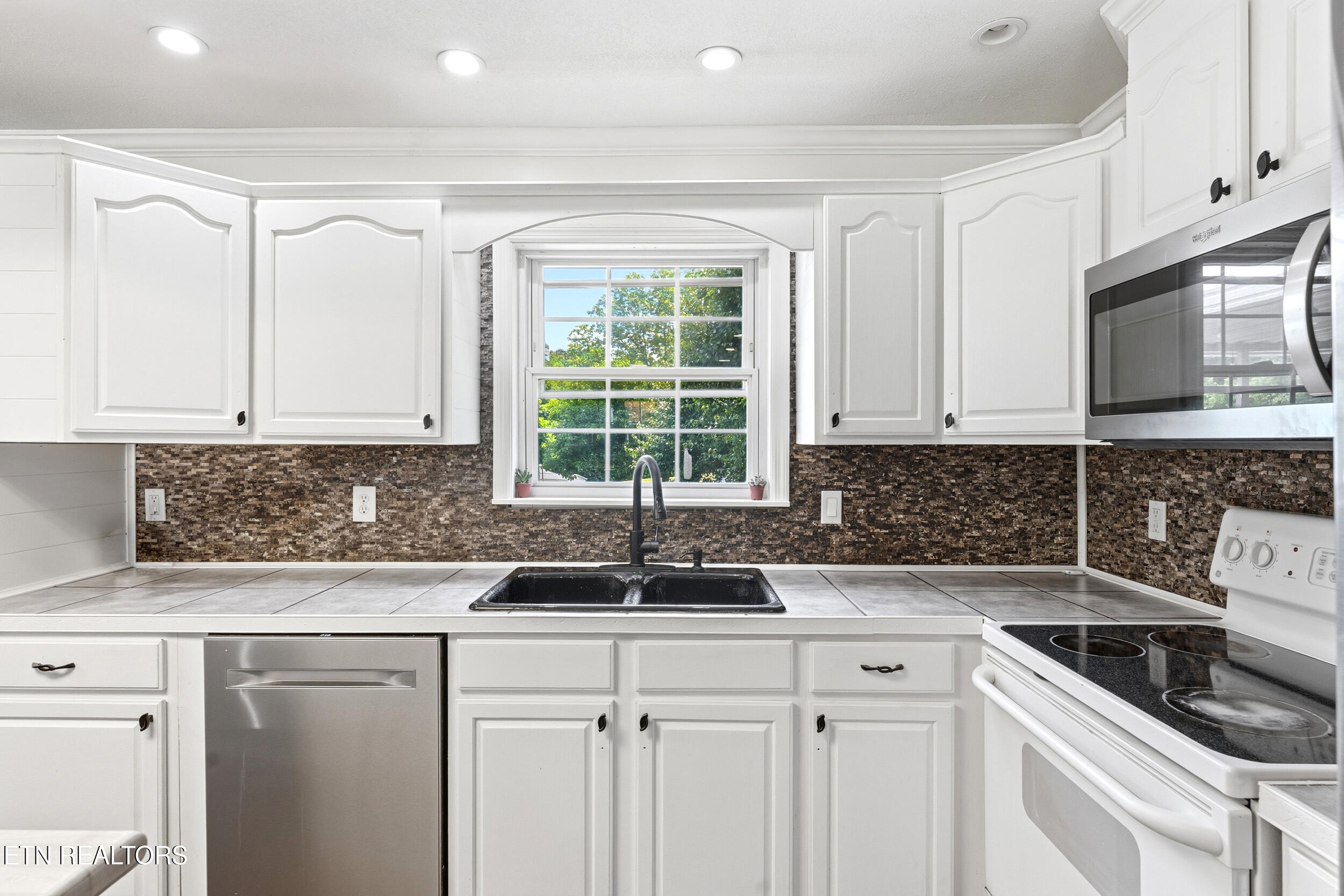 300 Lindner Lane Lenoir City TN 37772