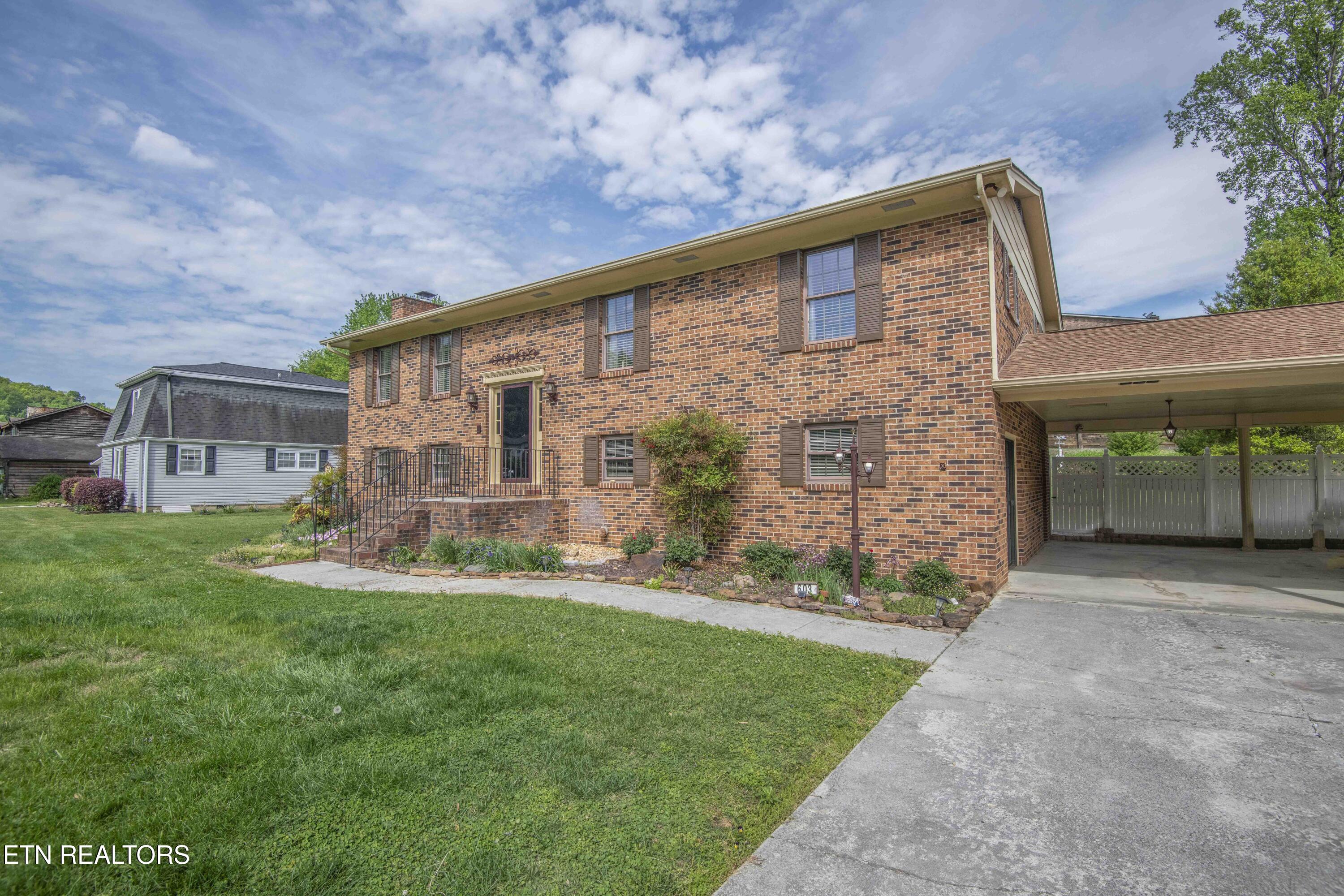 603 Riverbend Road Clinton TN 37716