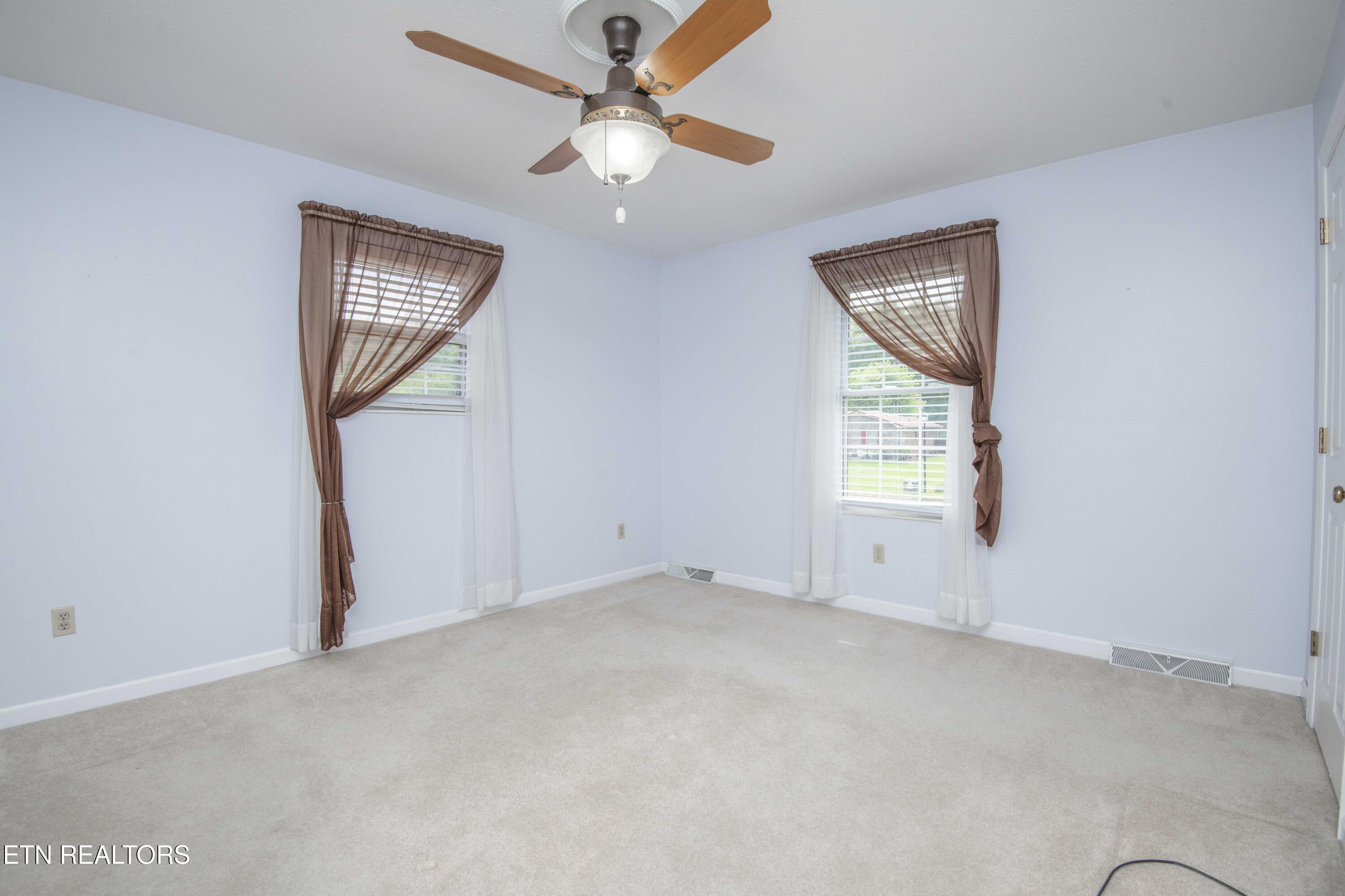 603 Riverbend Road Clinton TN 37716