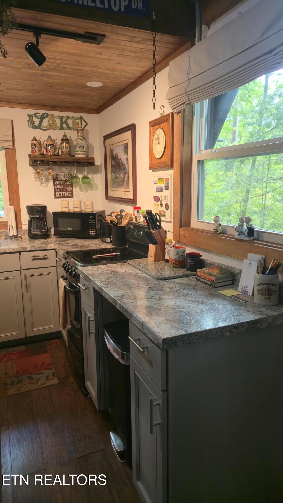 5705 S Hilltop Drive Tallassee TN 37878