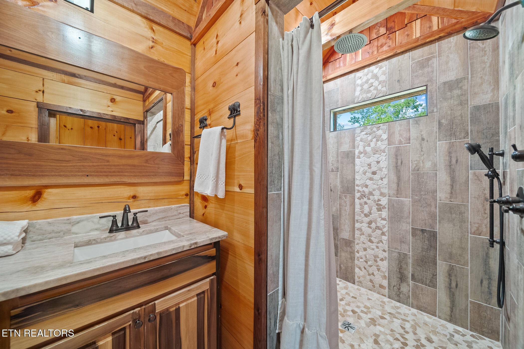 2412 Hawks Nest Way Sevierville TN 37862