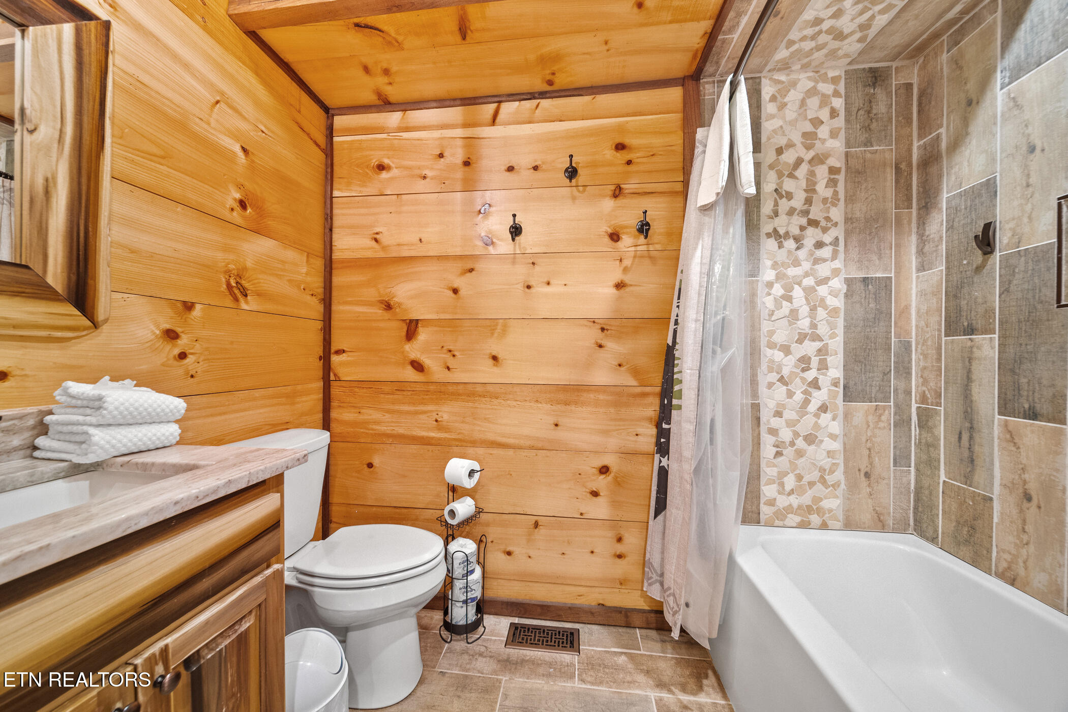 2412 Hawks Nest Way Sevierville TN 37862