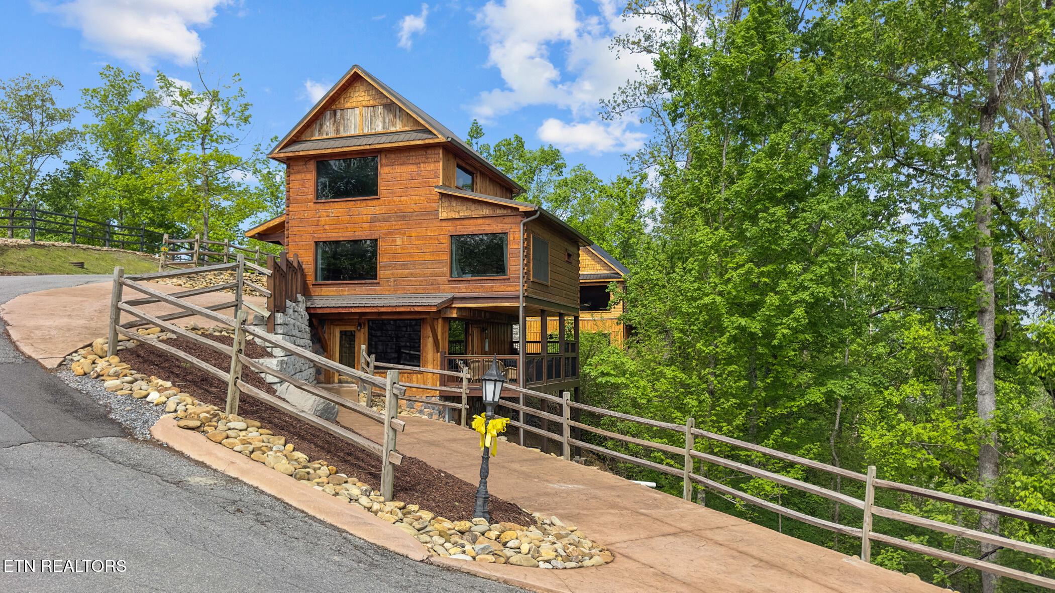 2412 Hawks Nest Way Sevierville TN 37862