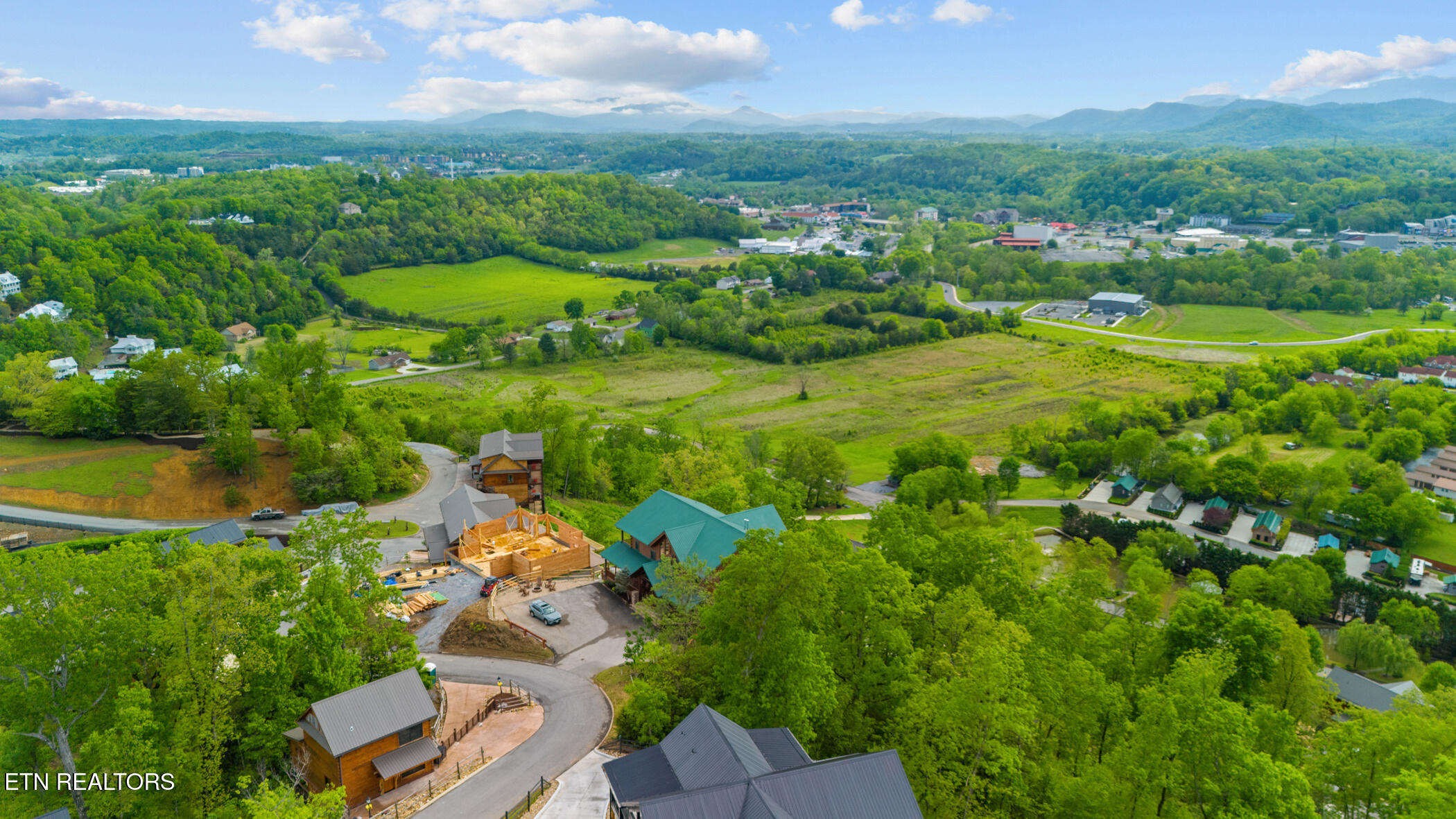 2412 Hawks Nest Way Sevierville TN 37862