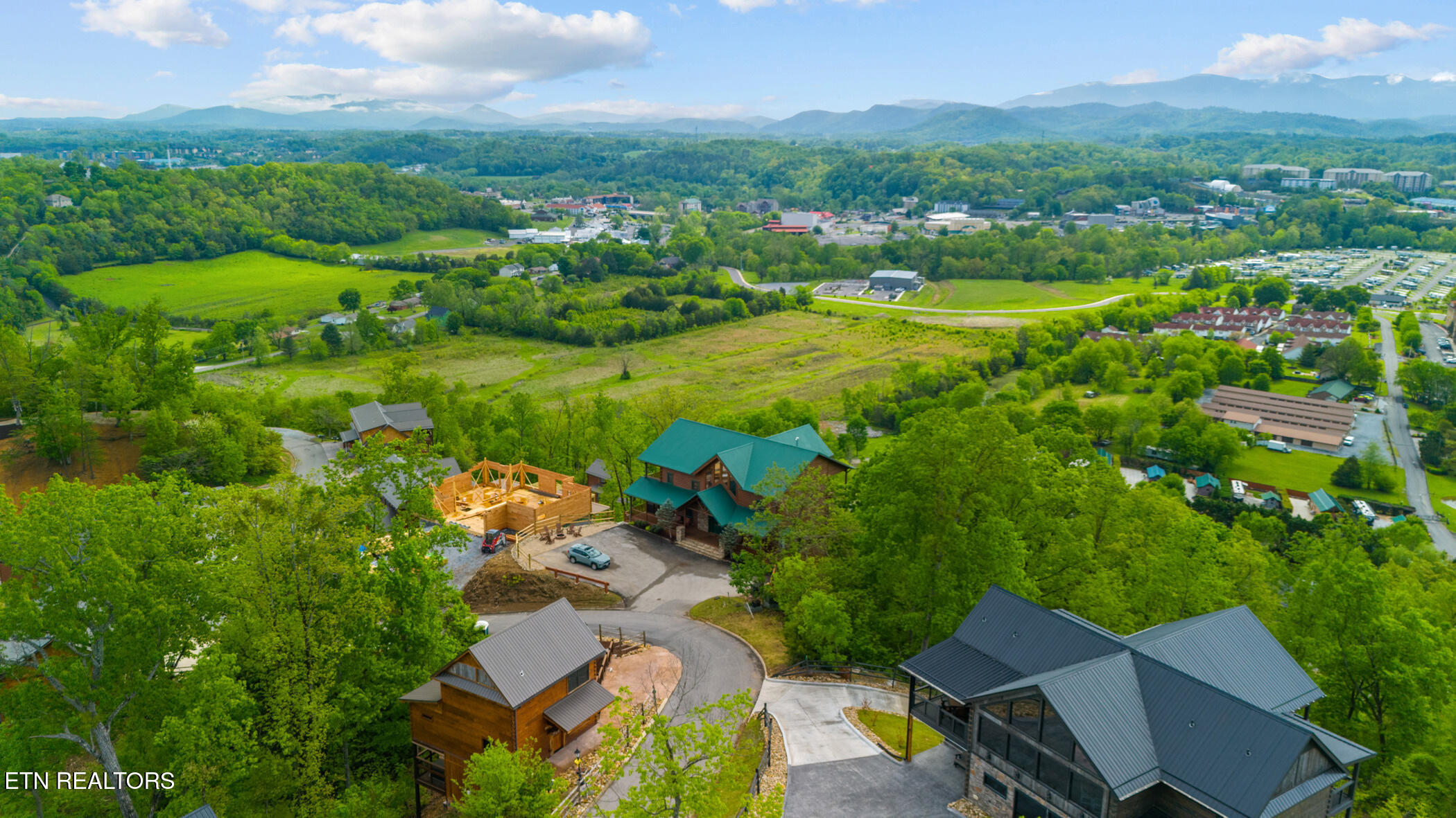 2412 Hawks Nest Way Sevierville TN 37862