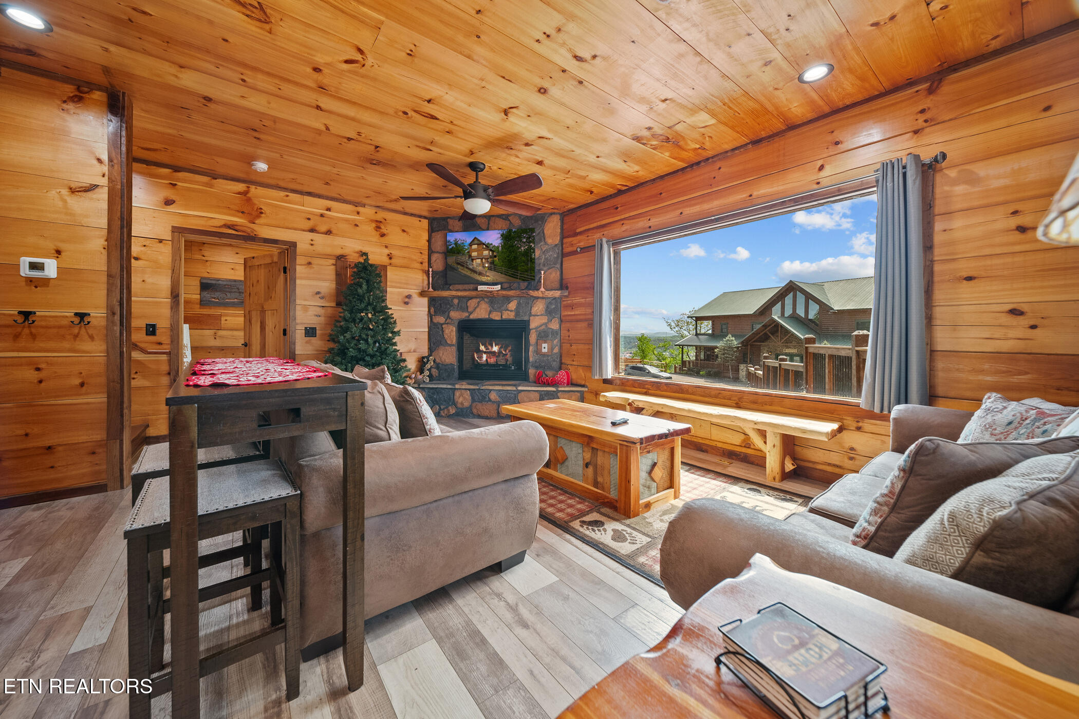 2412 Hawks Nest Way Sevierville TN 37862