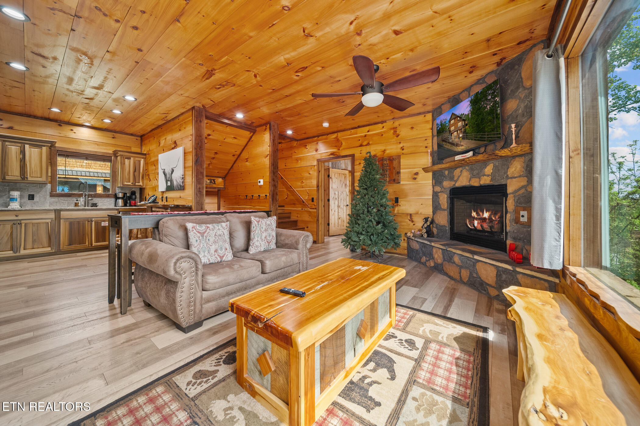 2412 Hawks Nest Way Sevierville TN 37862