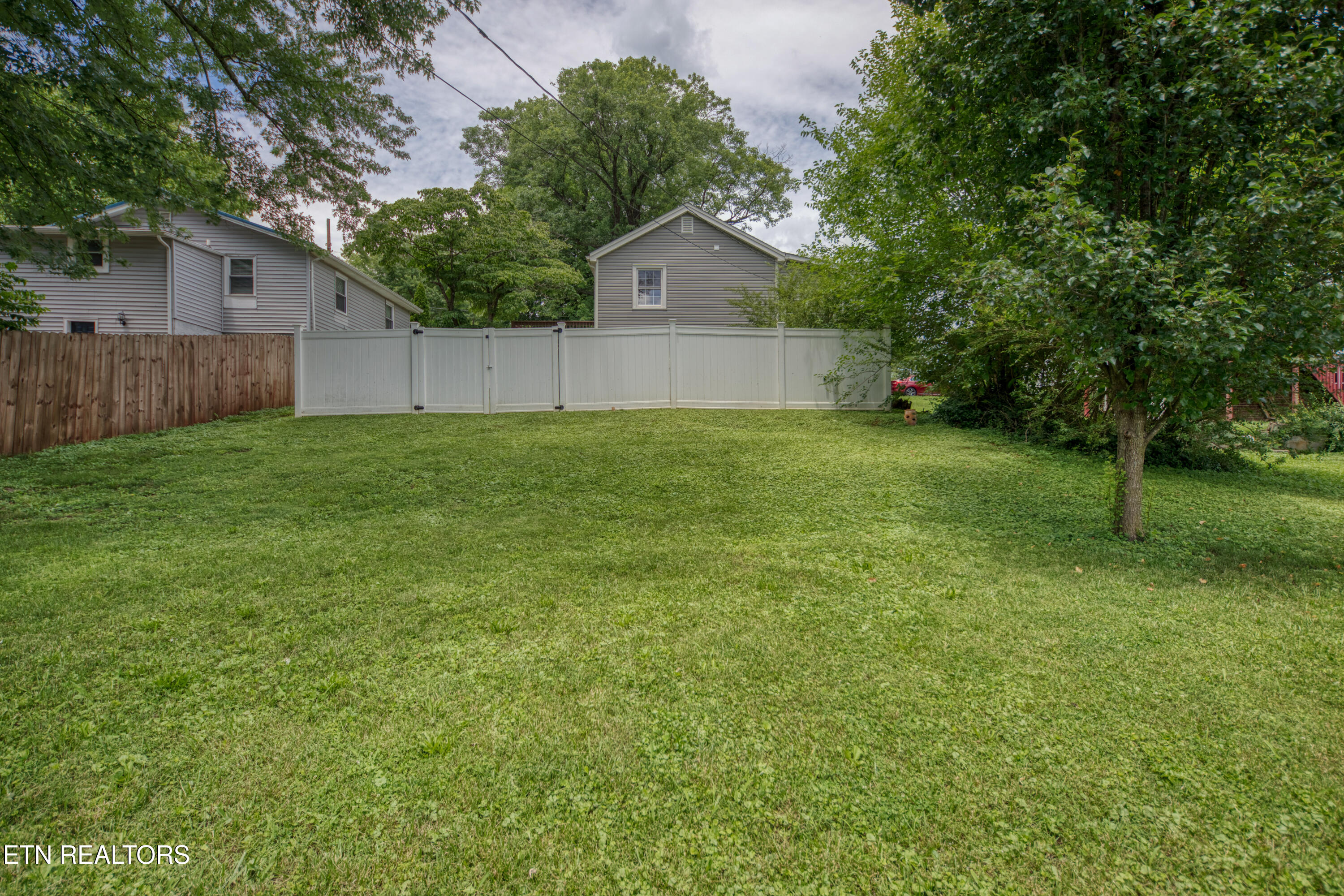 622 Balsam Drive Knoxville TN 37918
