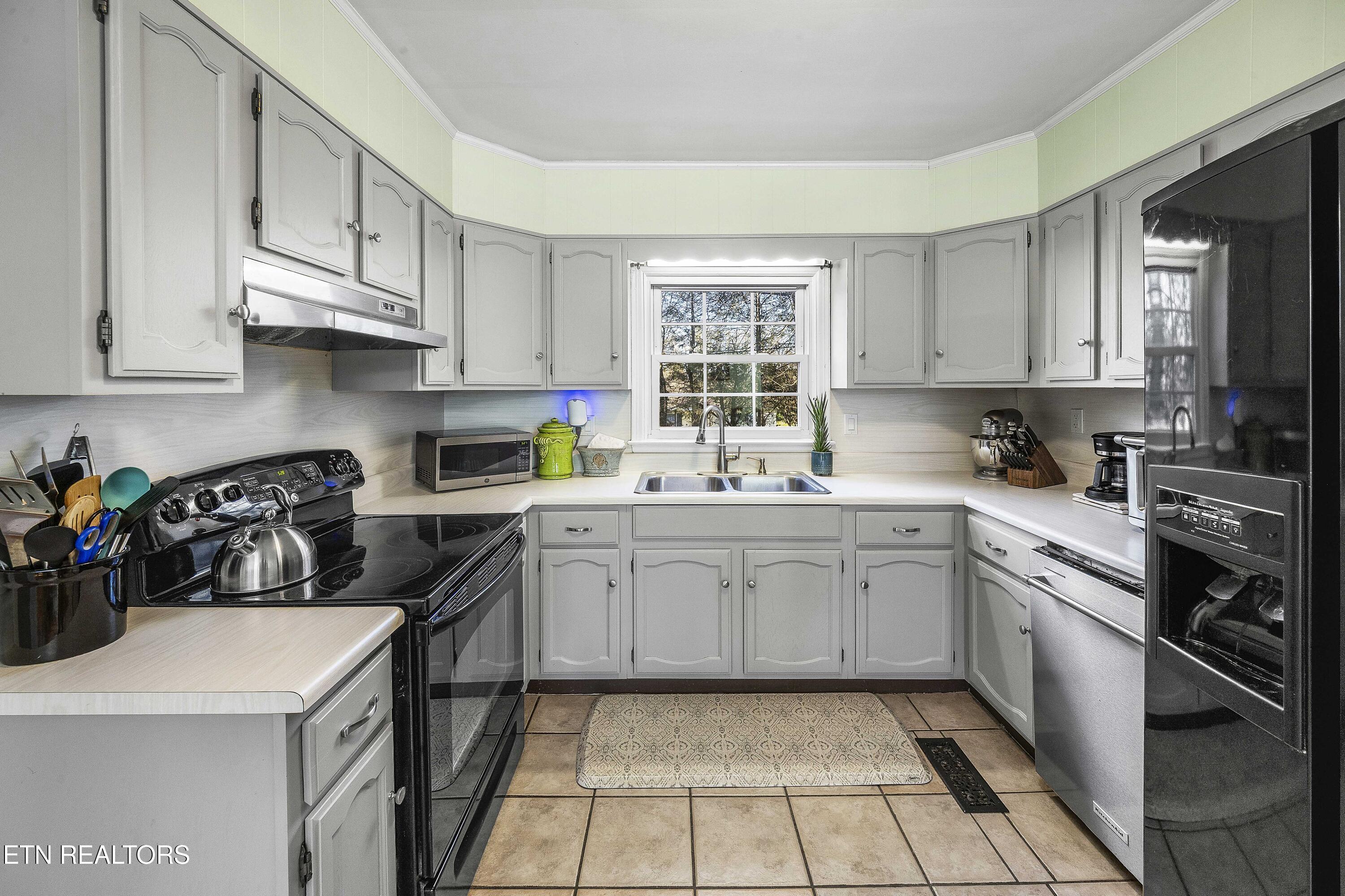 3352 NE Kenilworth Lane Knoxville TN 37917
