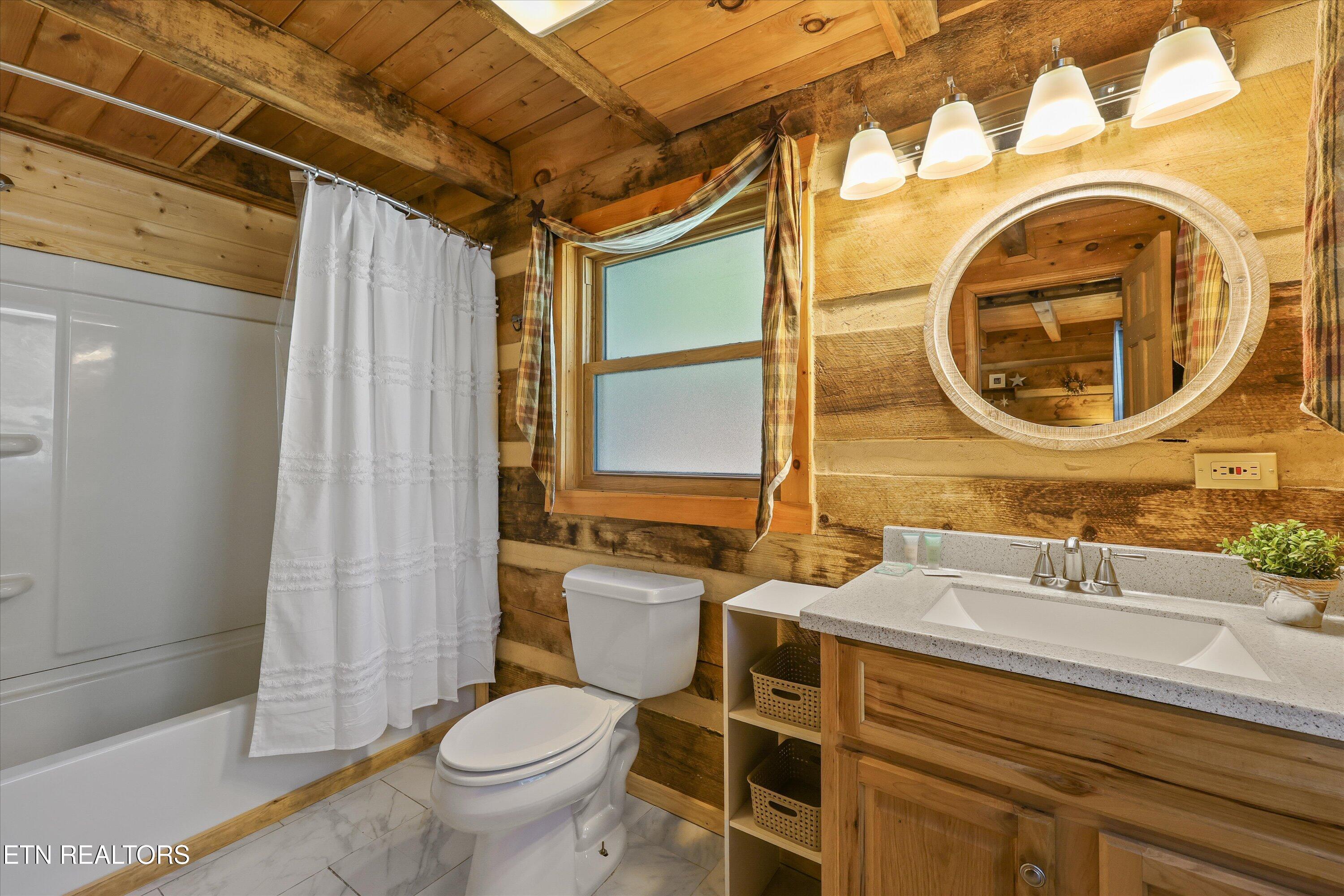 1483 Honey Oaks Way Sevierville TN 37876