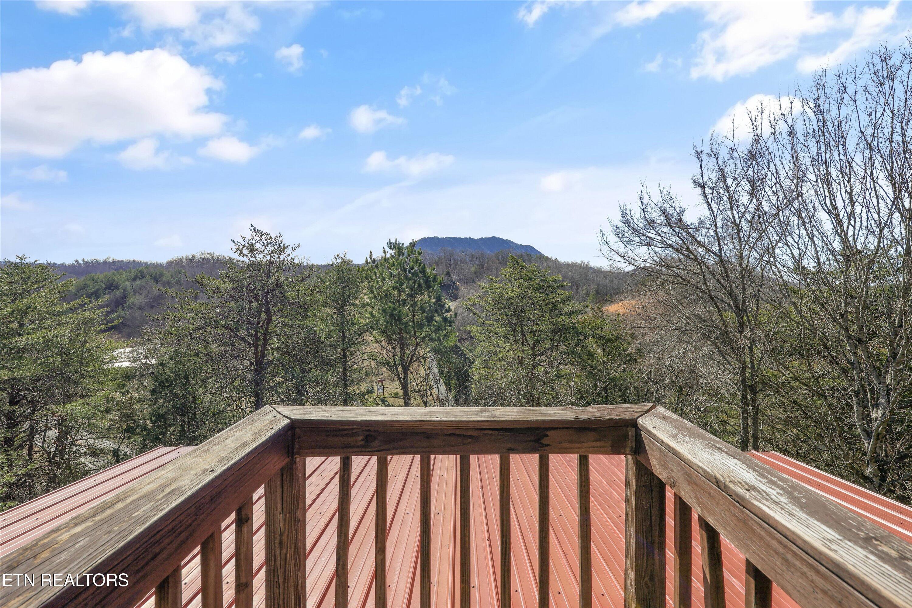 1483 Honey Oaks Way Sevierville TN 37876