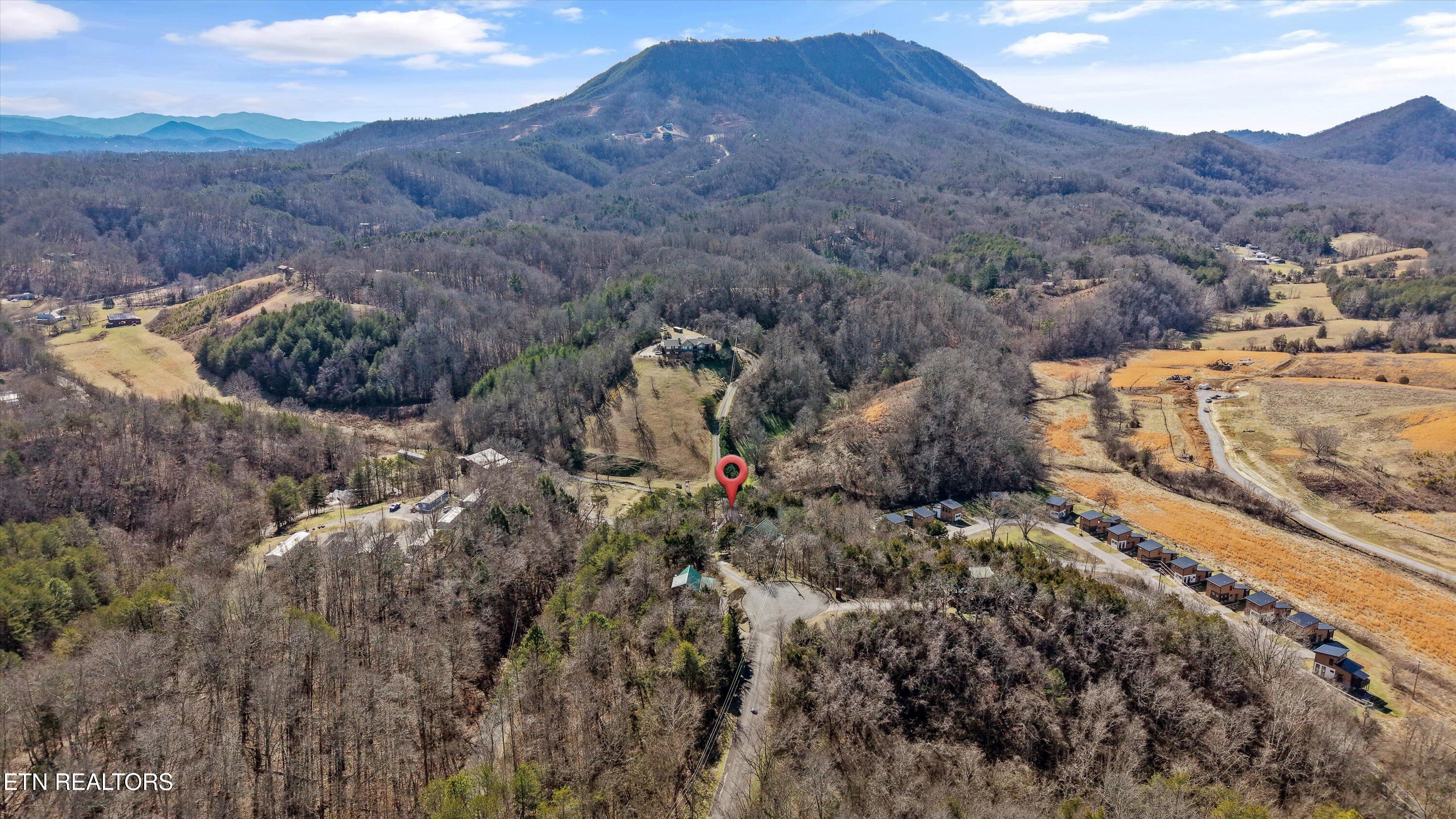 1483 Honey Oaks Way Sevierville TN 37876