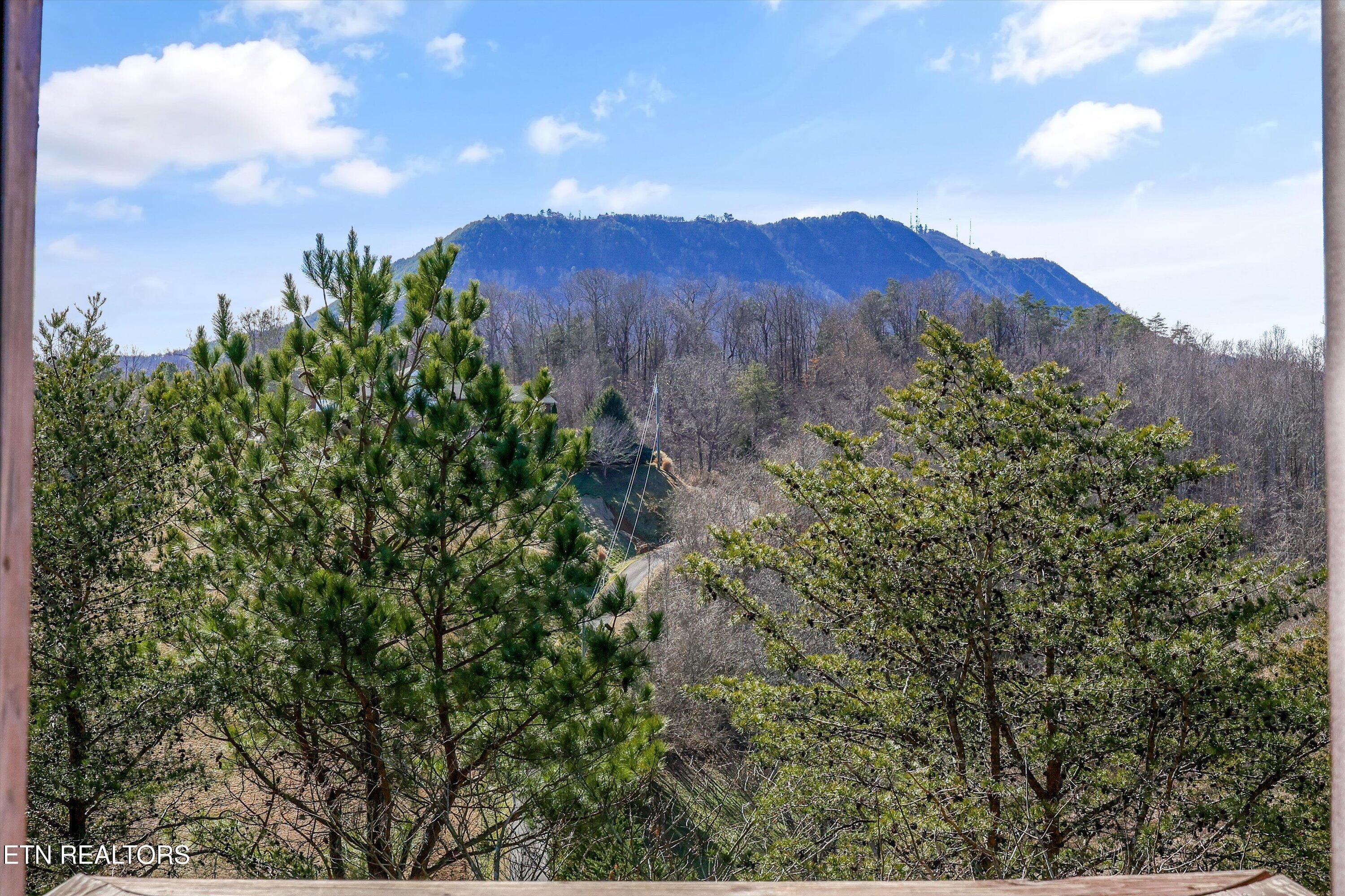 1483 Honey Oaks Way Sevierville TN 37876