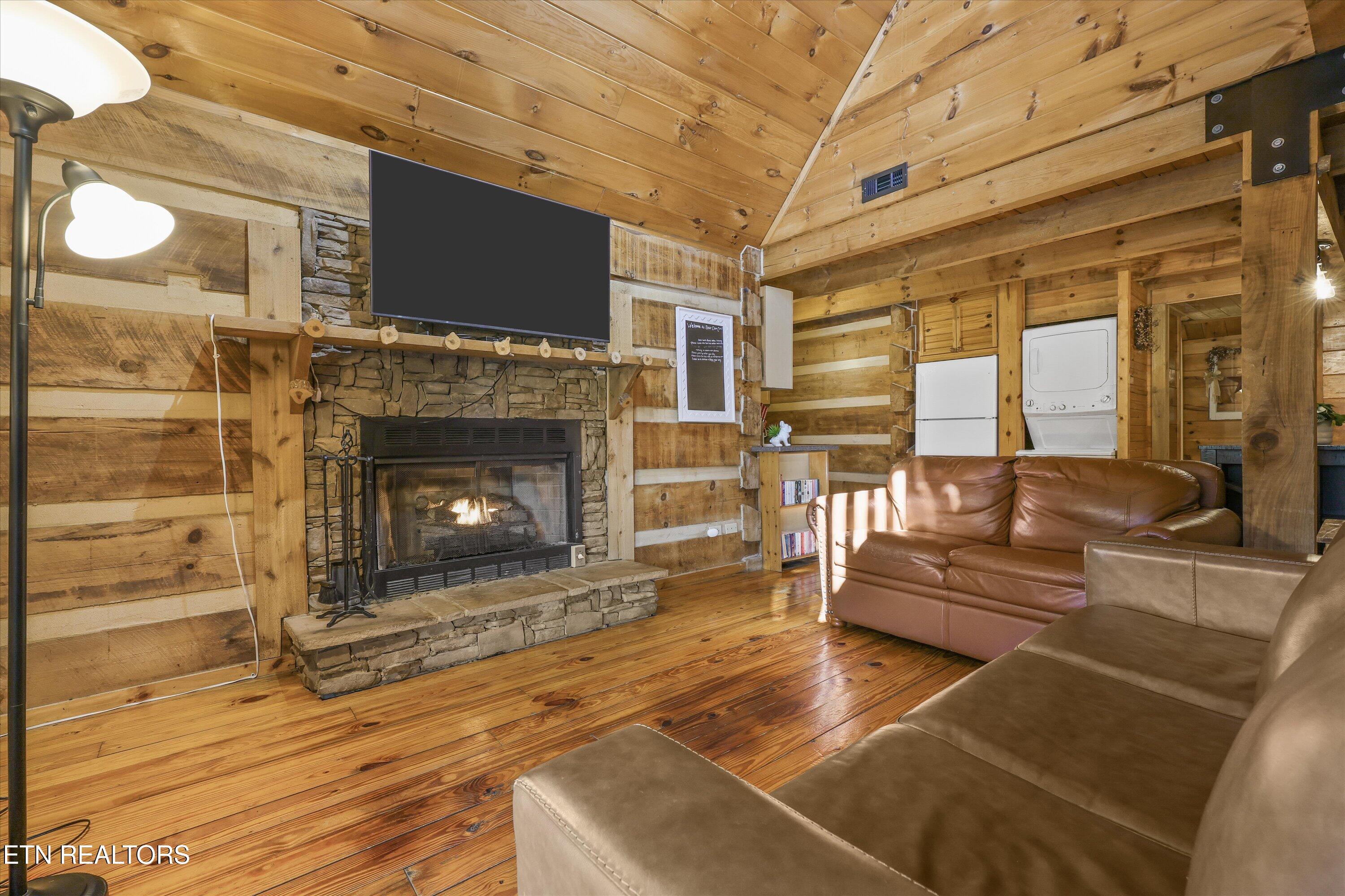 1483 Honey Oaks Way Sevierville TN 37876