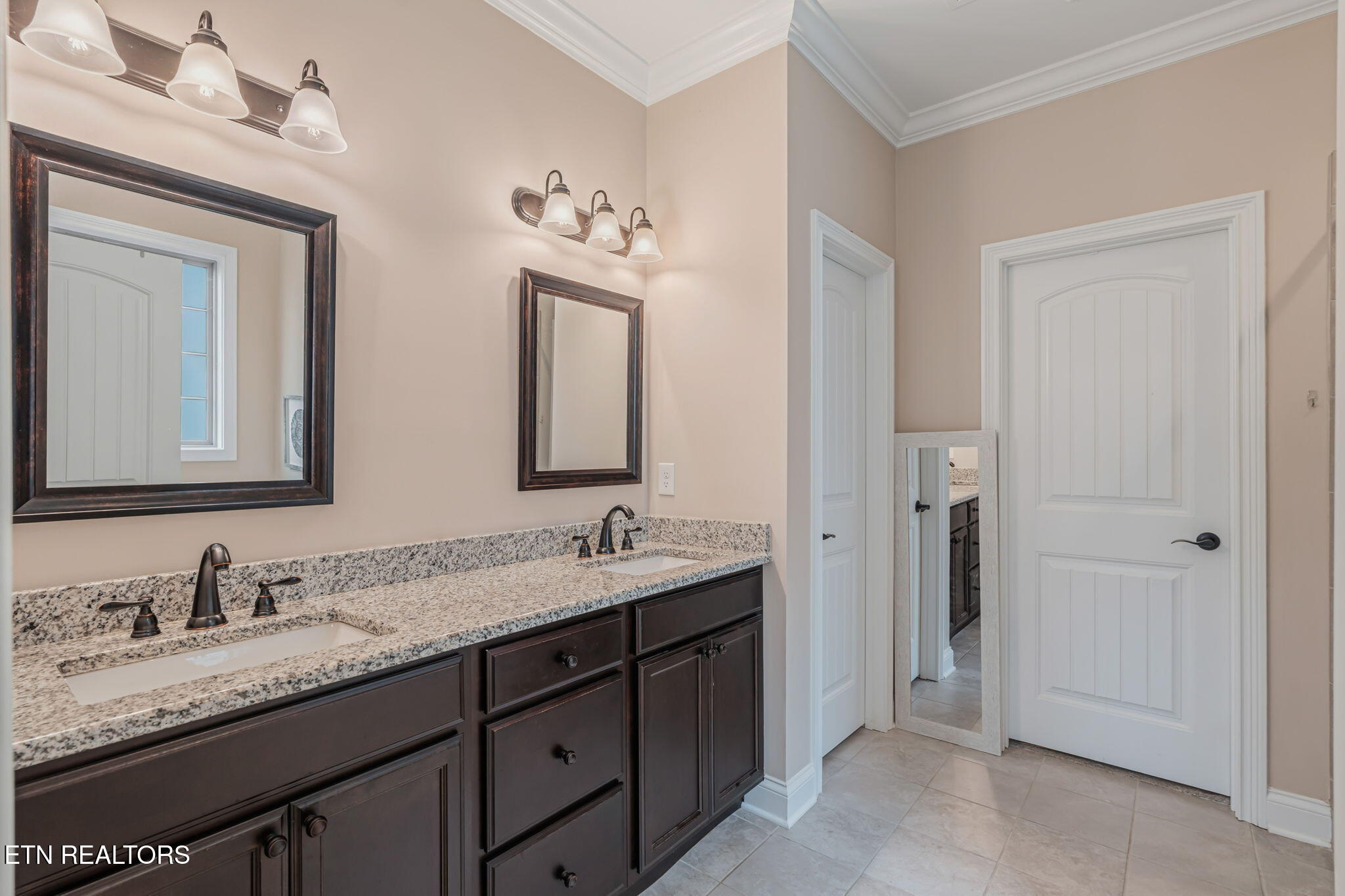 1016 Jacksonian Way Lenoir City TN 37772